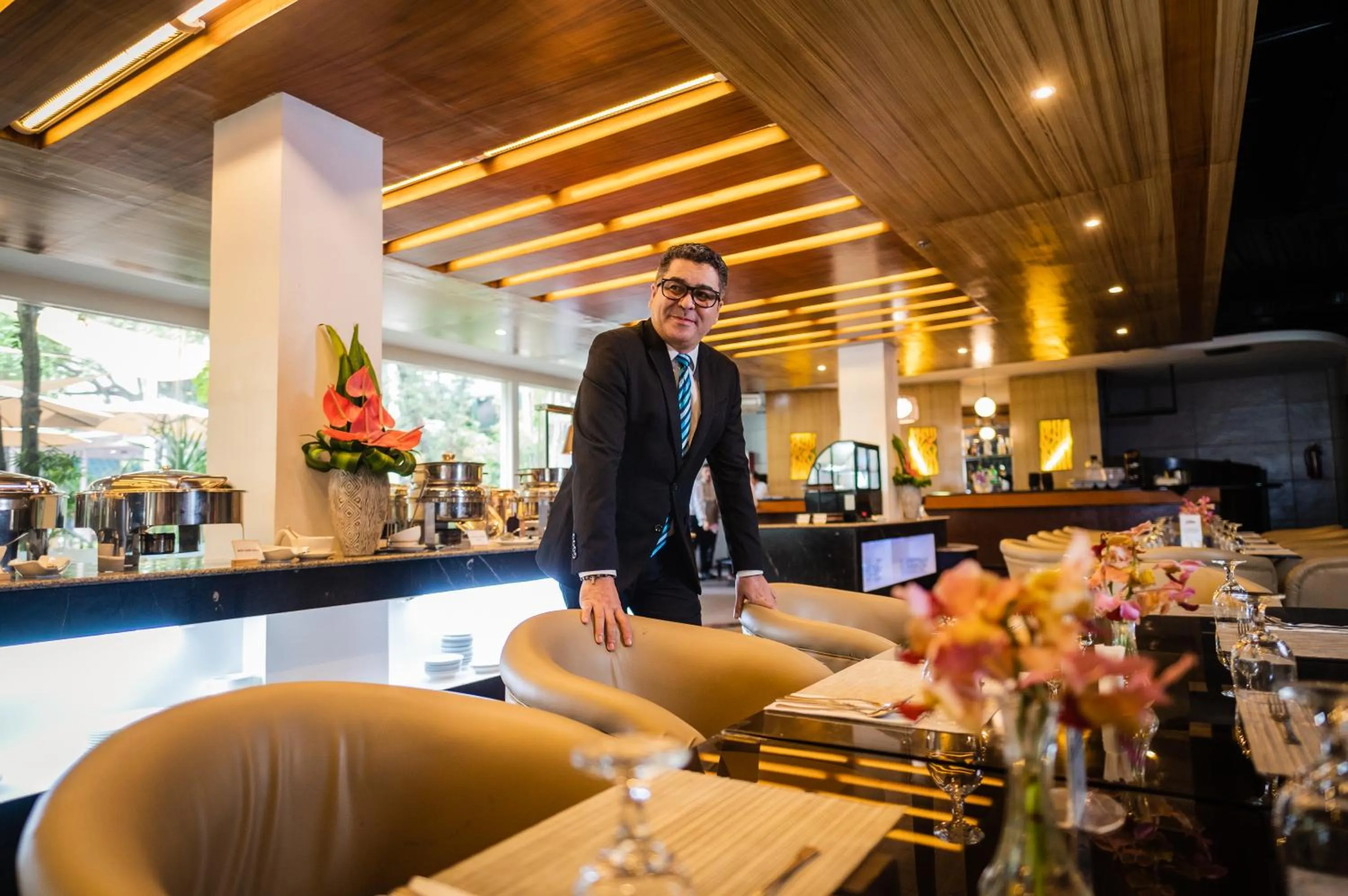 Restaurant/places to eat in The Apo View Hotel