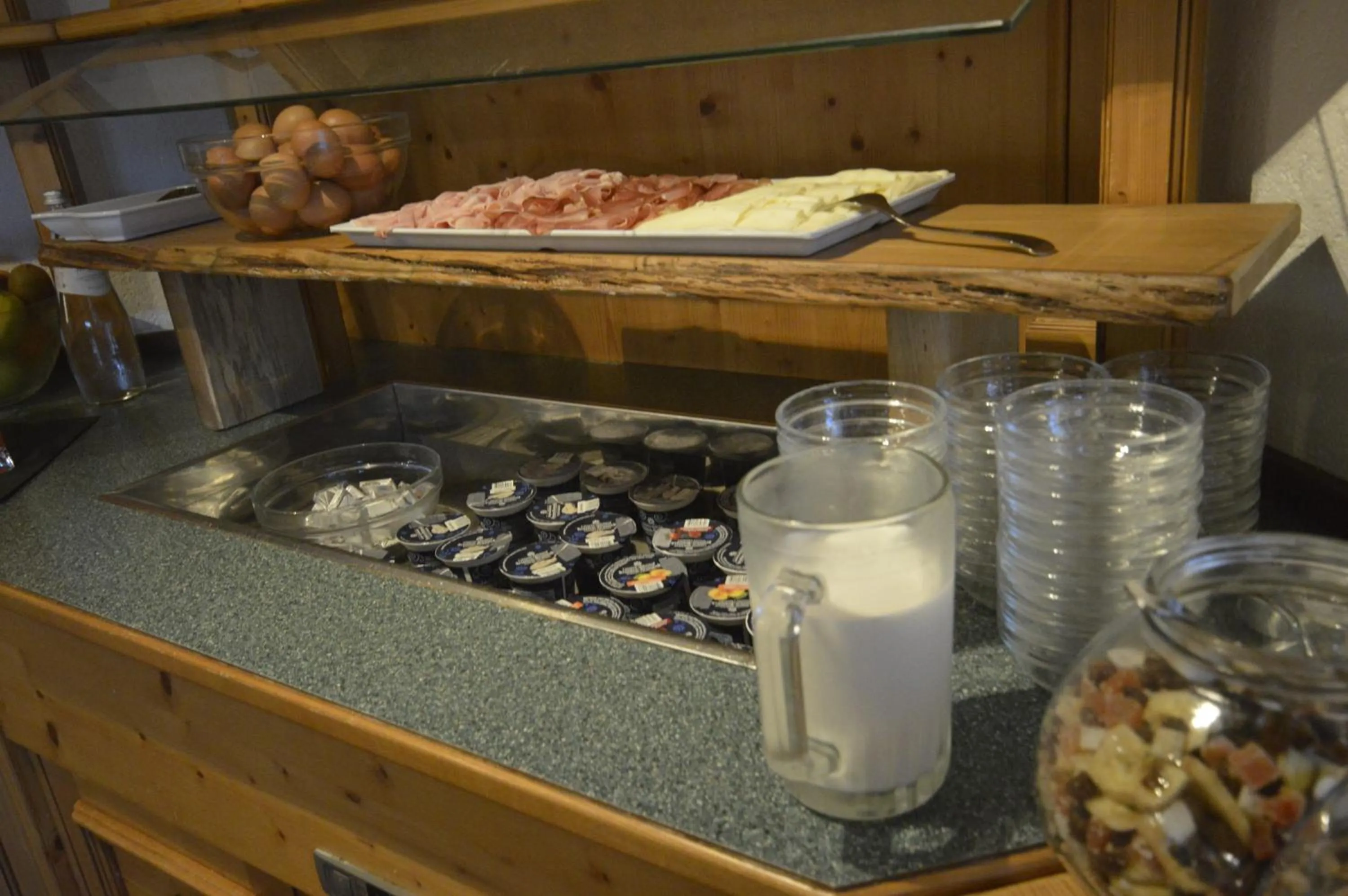 Buffet breakfast in Hotel Villa Fosine