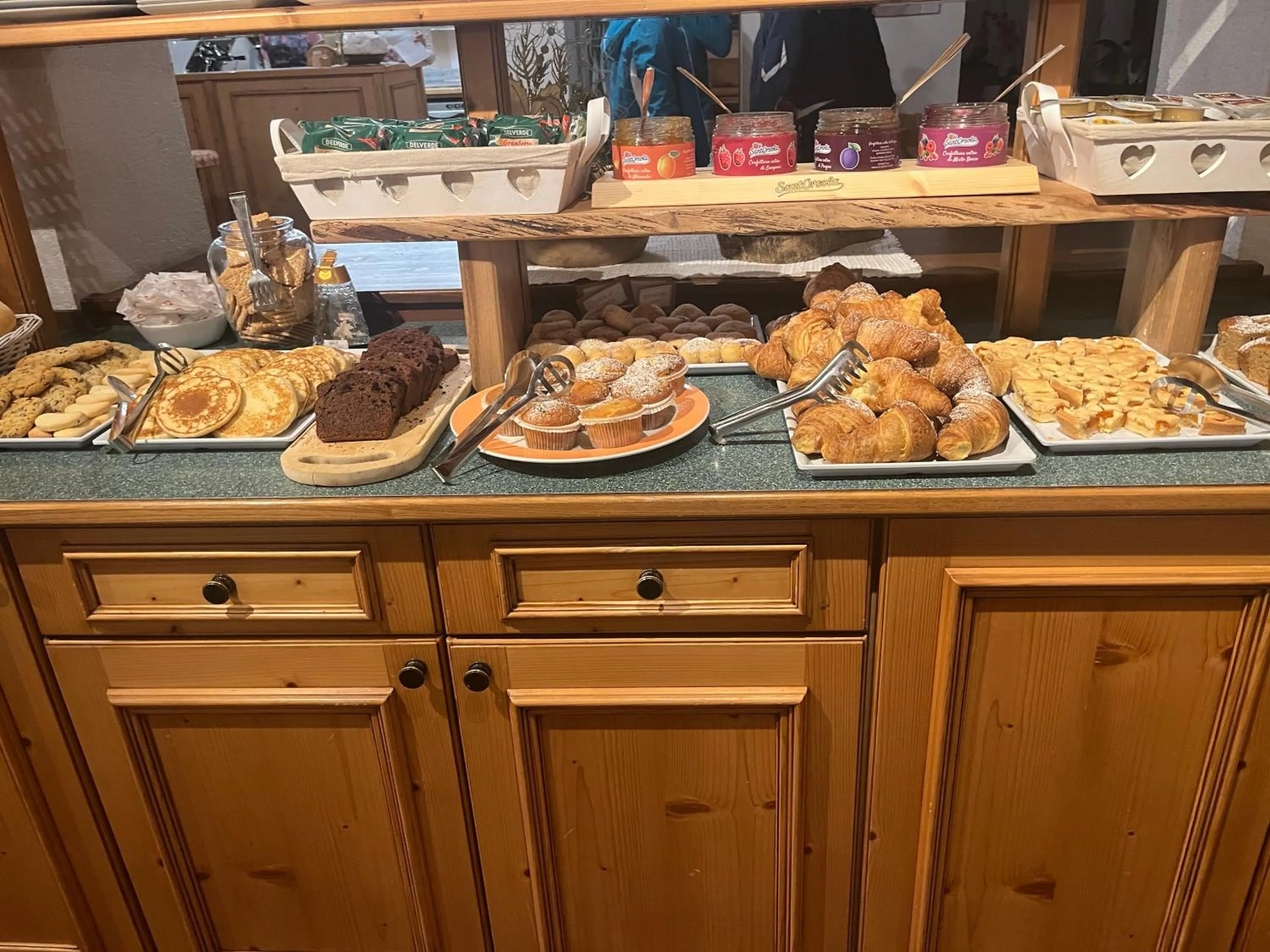 Continental breakfast in Hotel Villa Fosine
