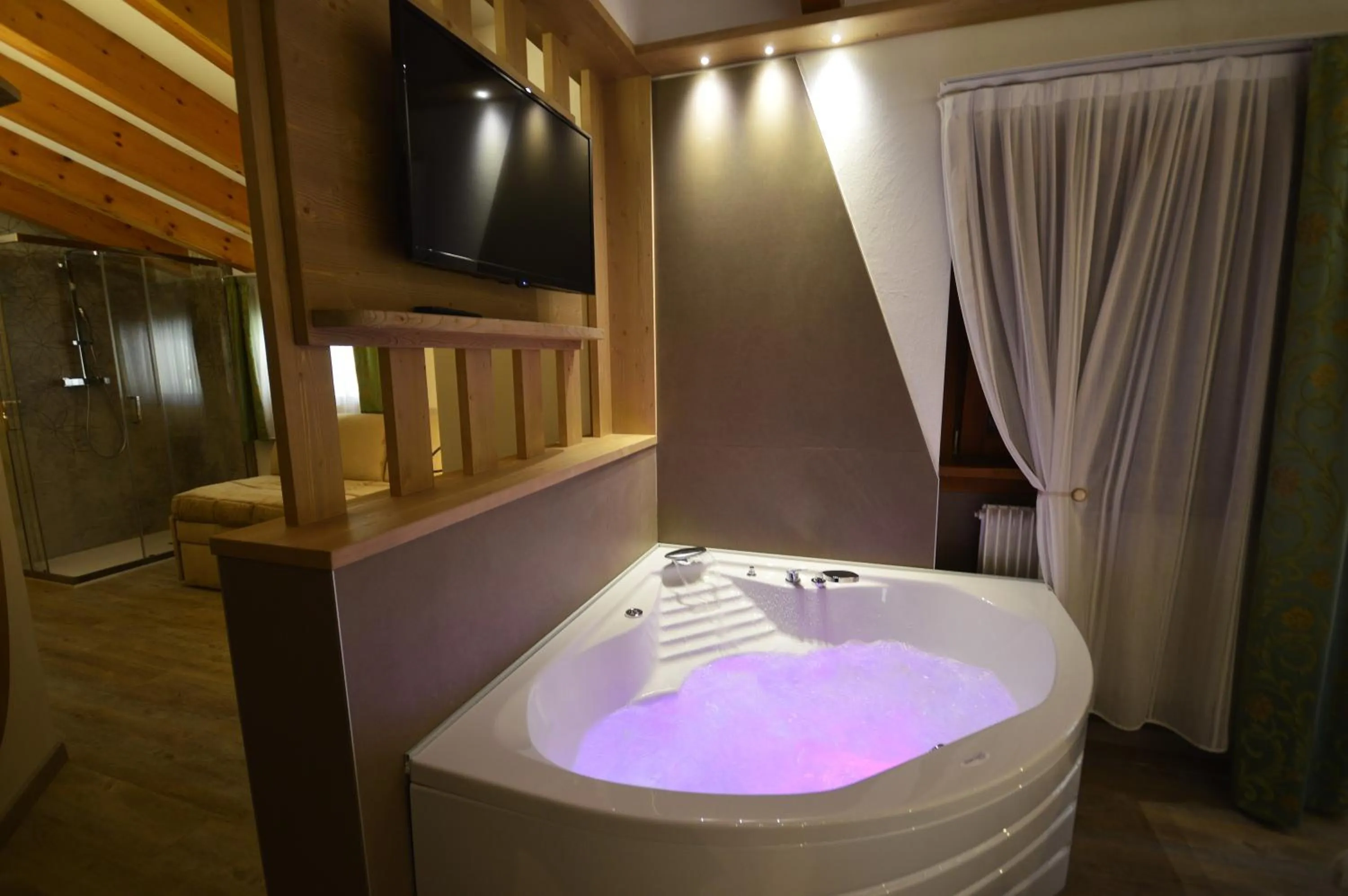 Bath in Hotel Villa Fosine