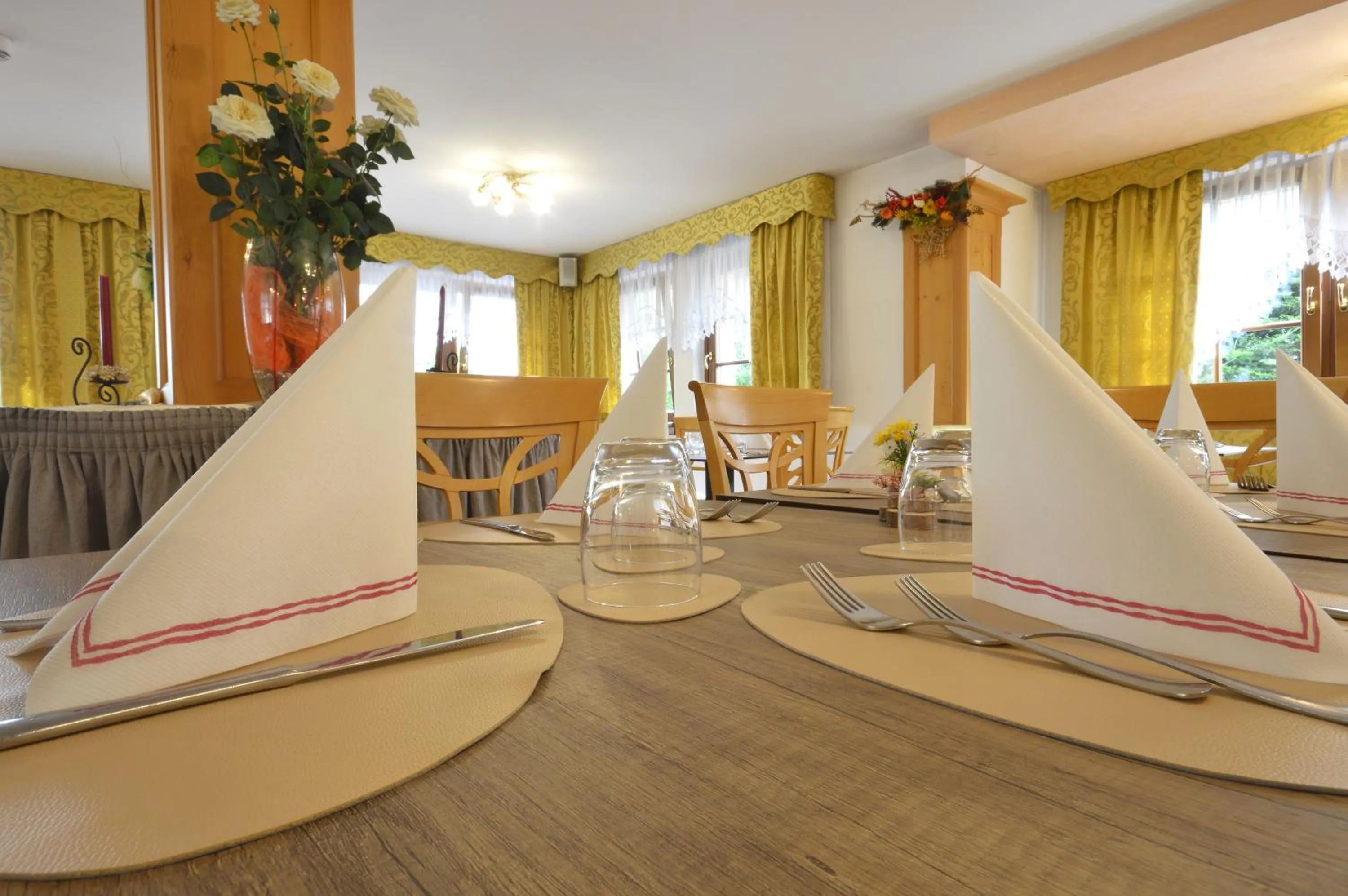 Restaurant/places to eat in Hotel Villa Fosine