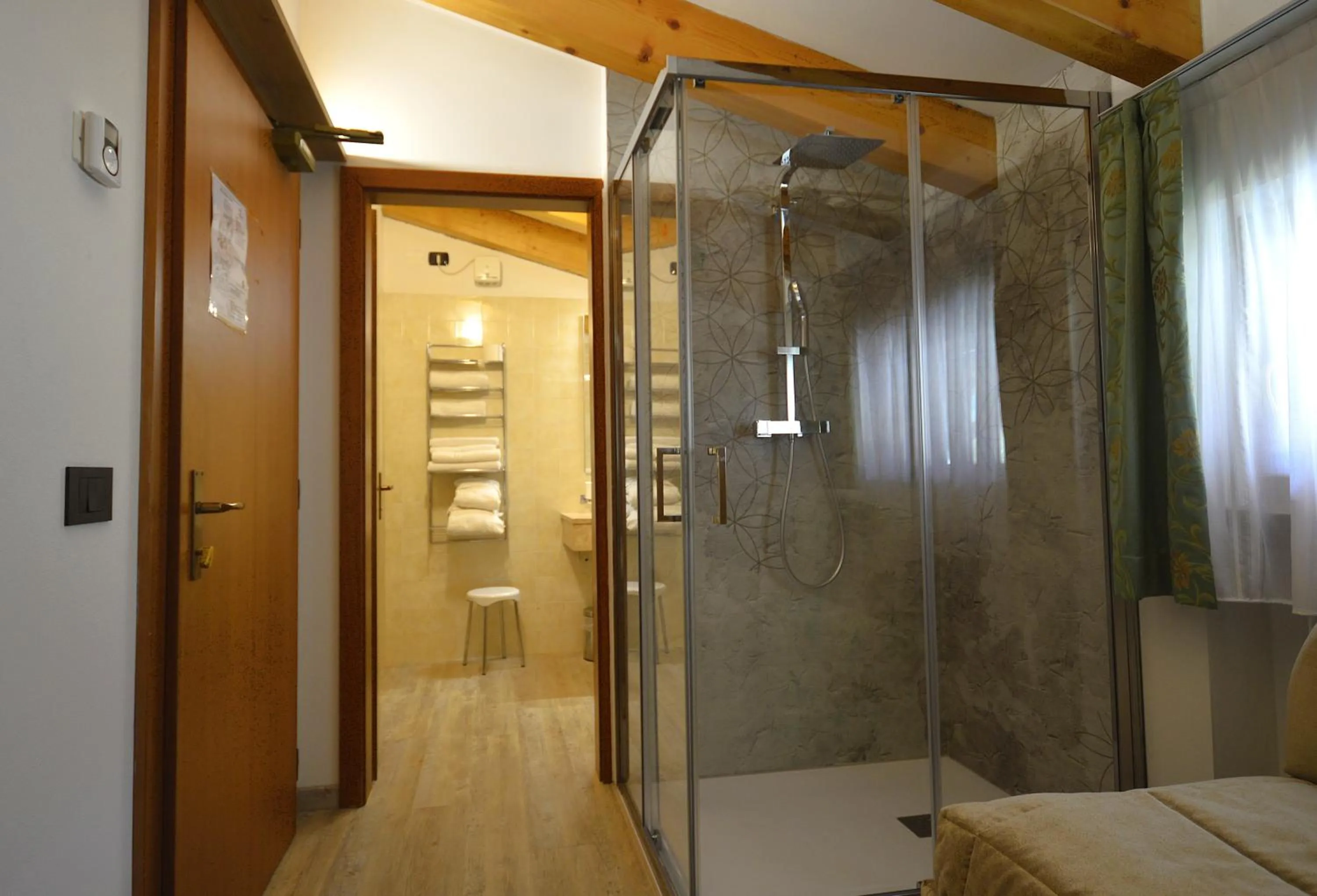 Shower in Hotel Villa Fosine