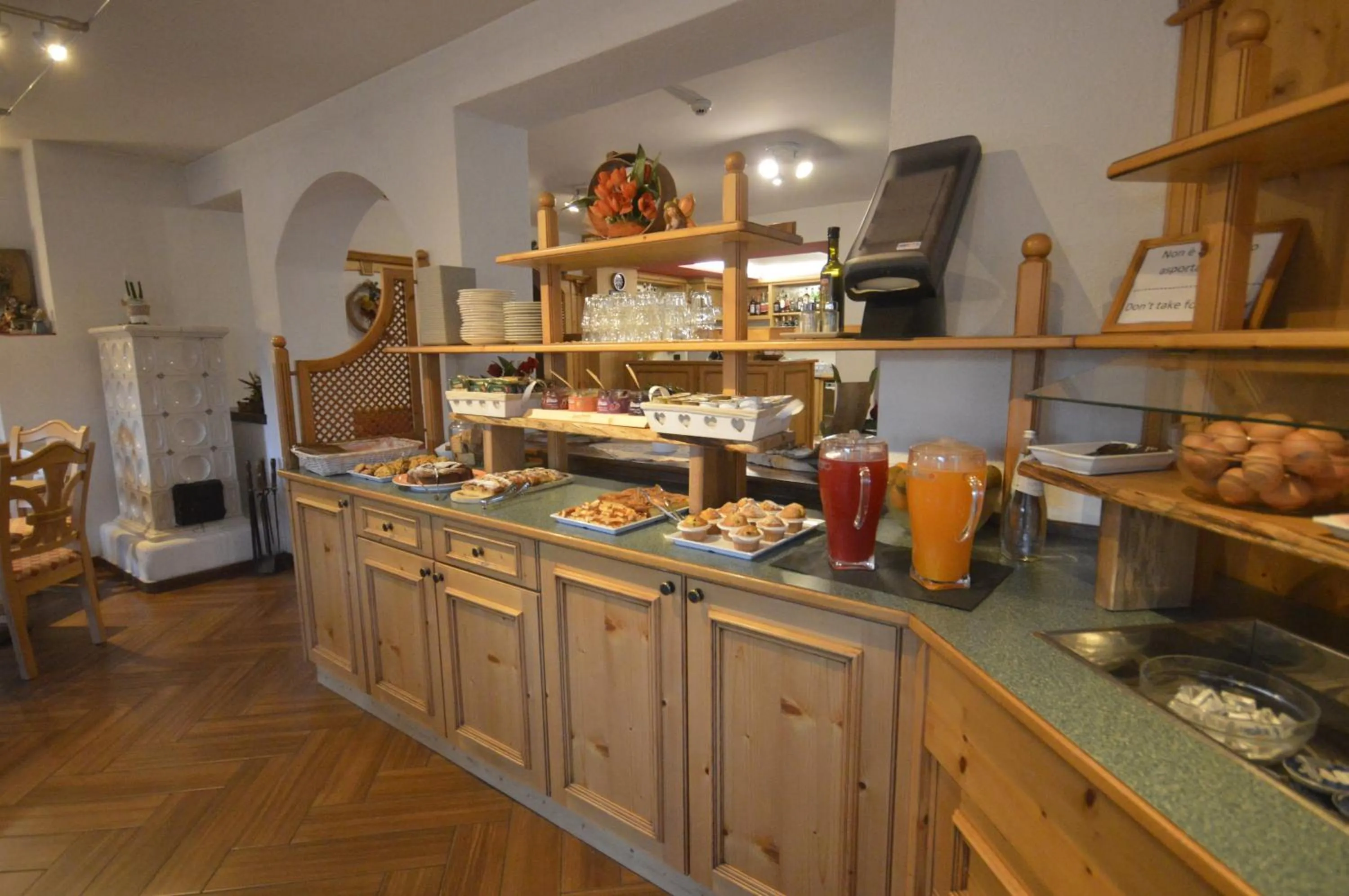 Buffet breakfast in Hotel Villa Fosine