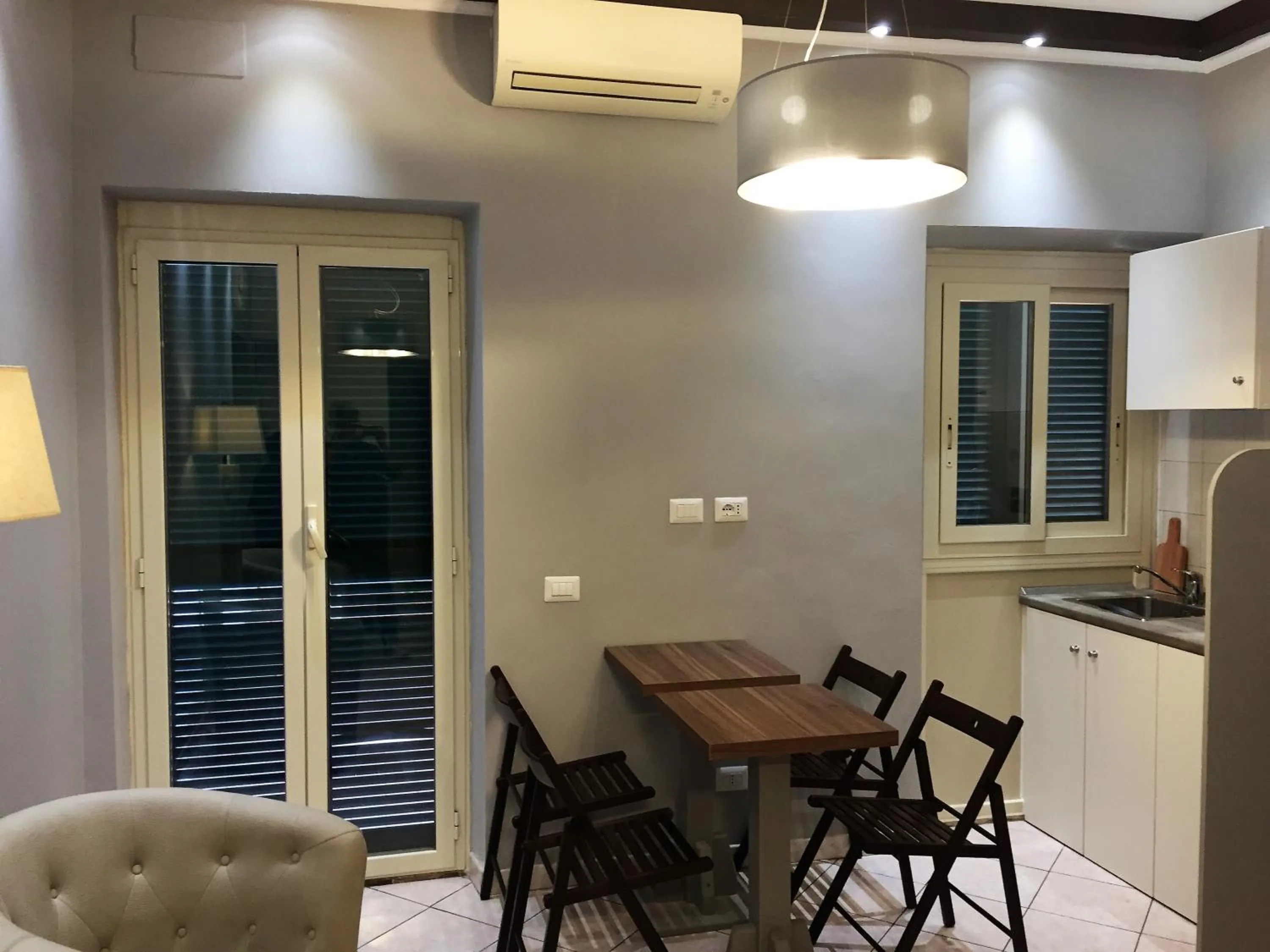 Dining area in Bakirooms