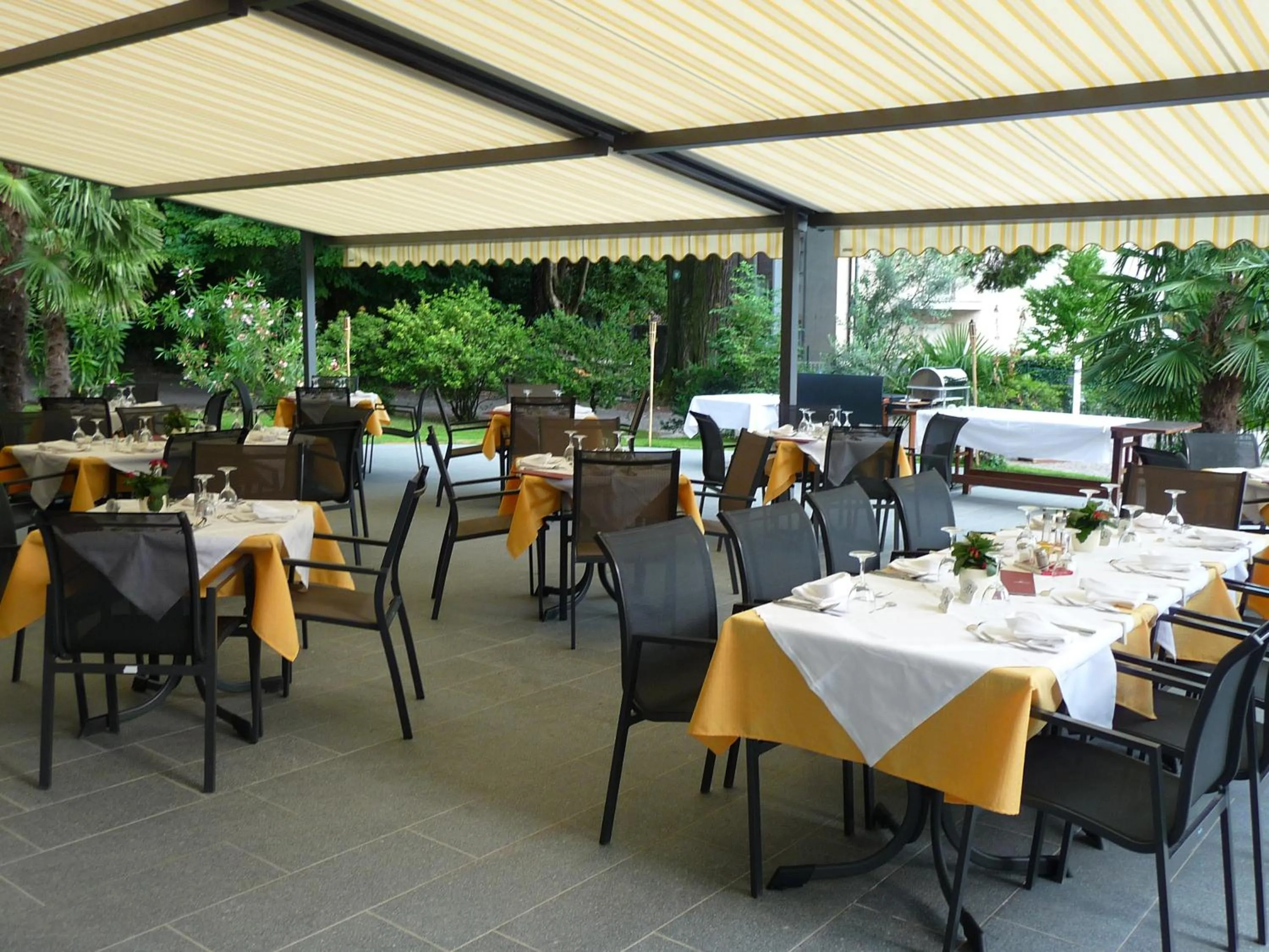 Restaurant/places to eat in Das Filipinum