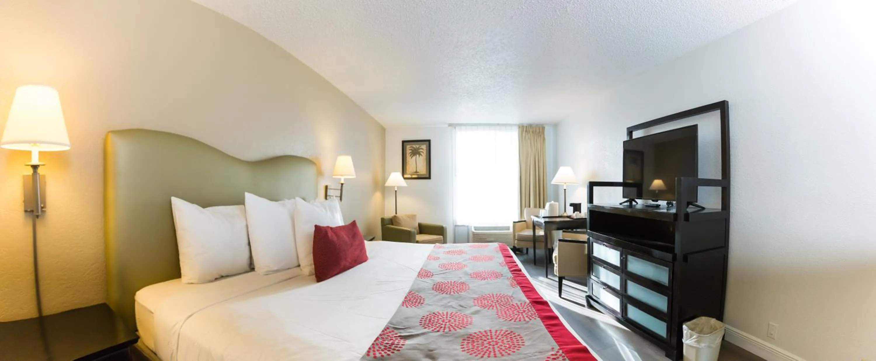 Photo of the whole room, Bed in Plaza Hotel Fort Lauderdale