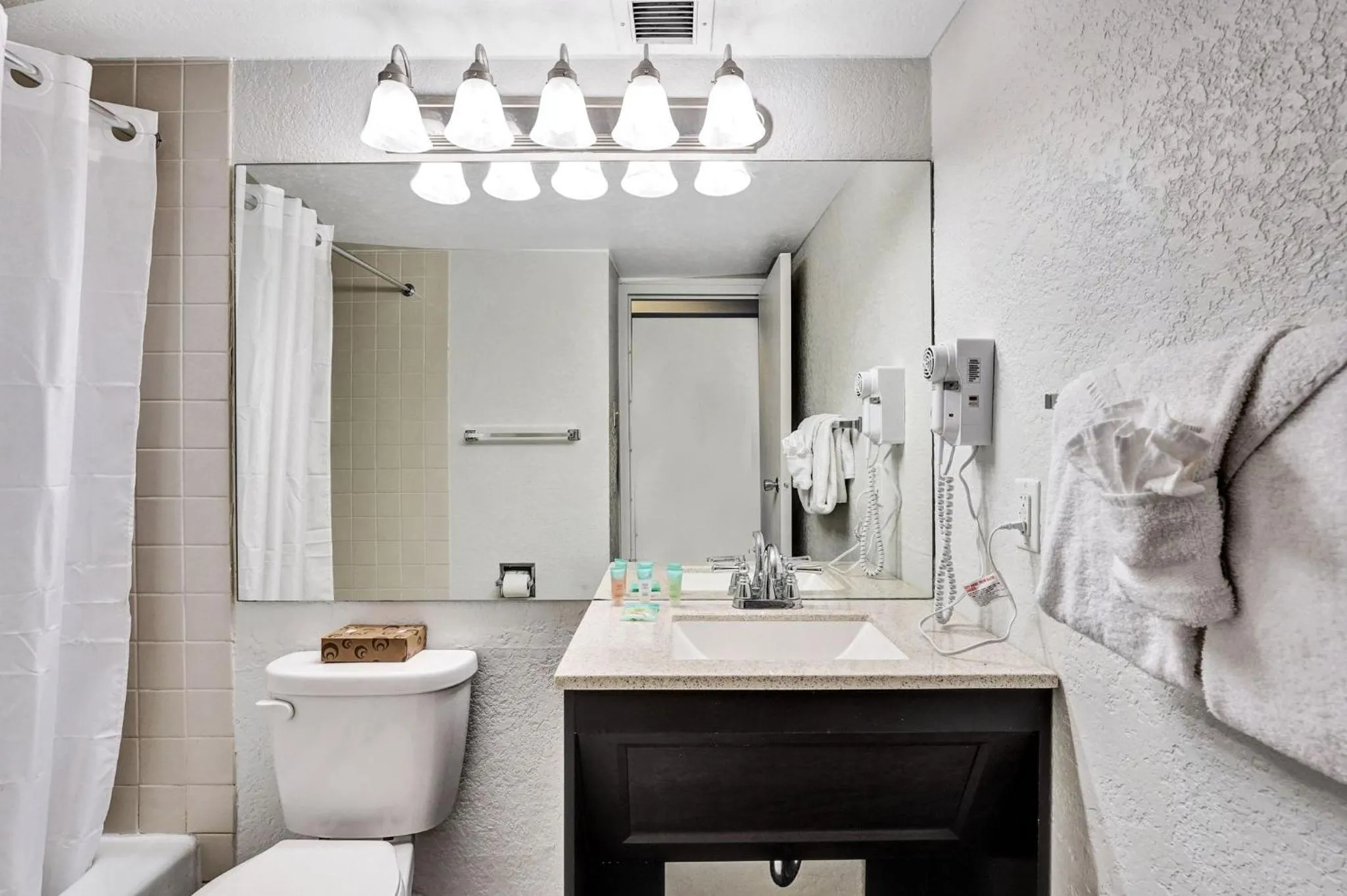 Bathroom in Plaza Hotel Fort Lauderdale