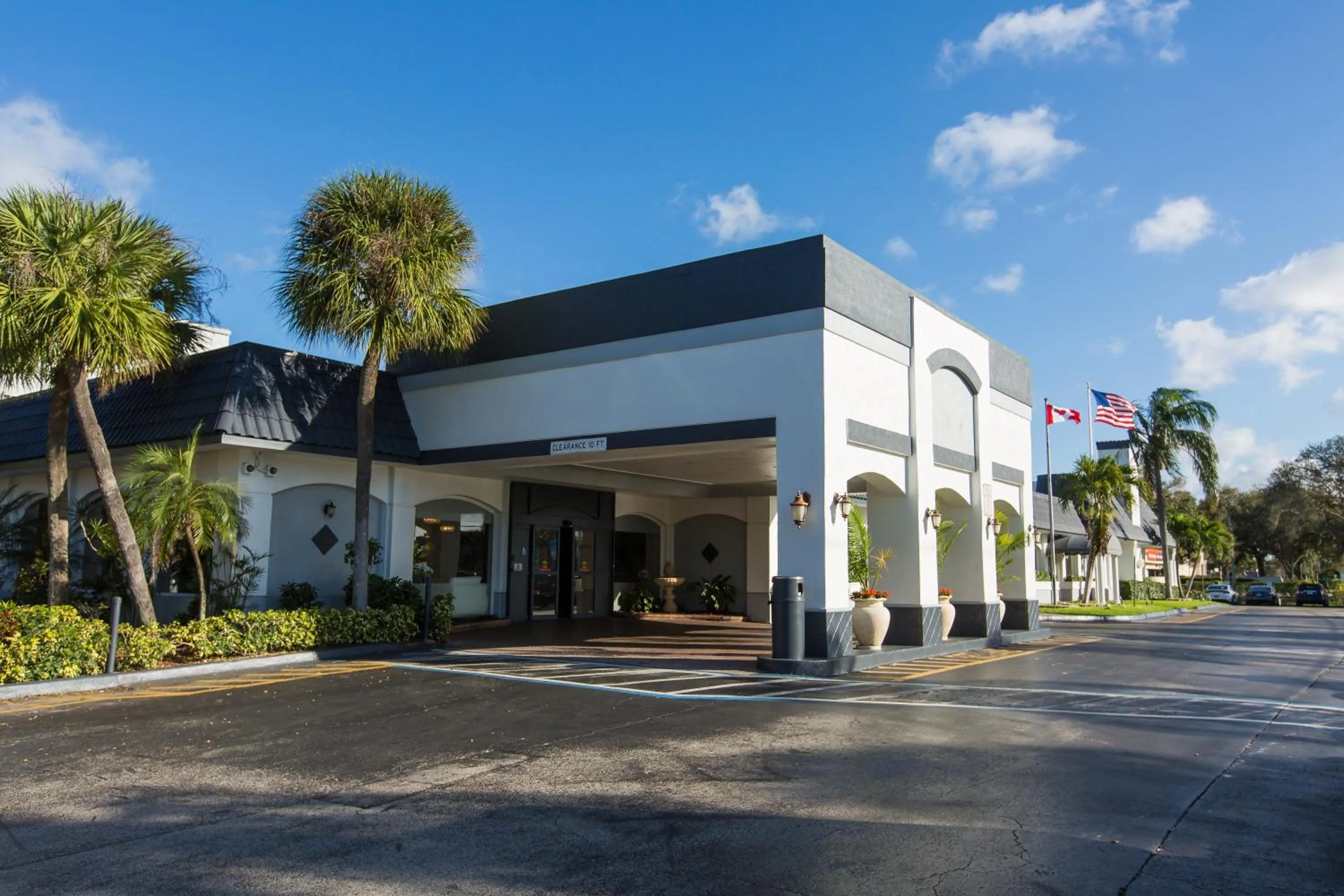 Property building in Plaza Hotel Fort Lauderdale