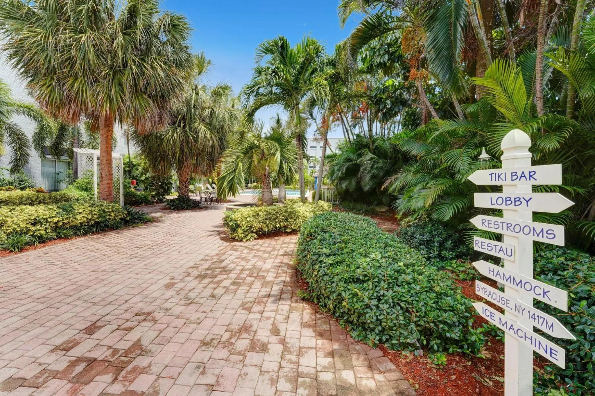 Garden in Plaza Hotel Fort Lauderdale