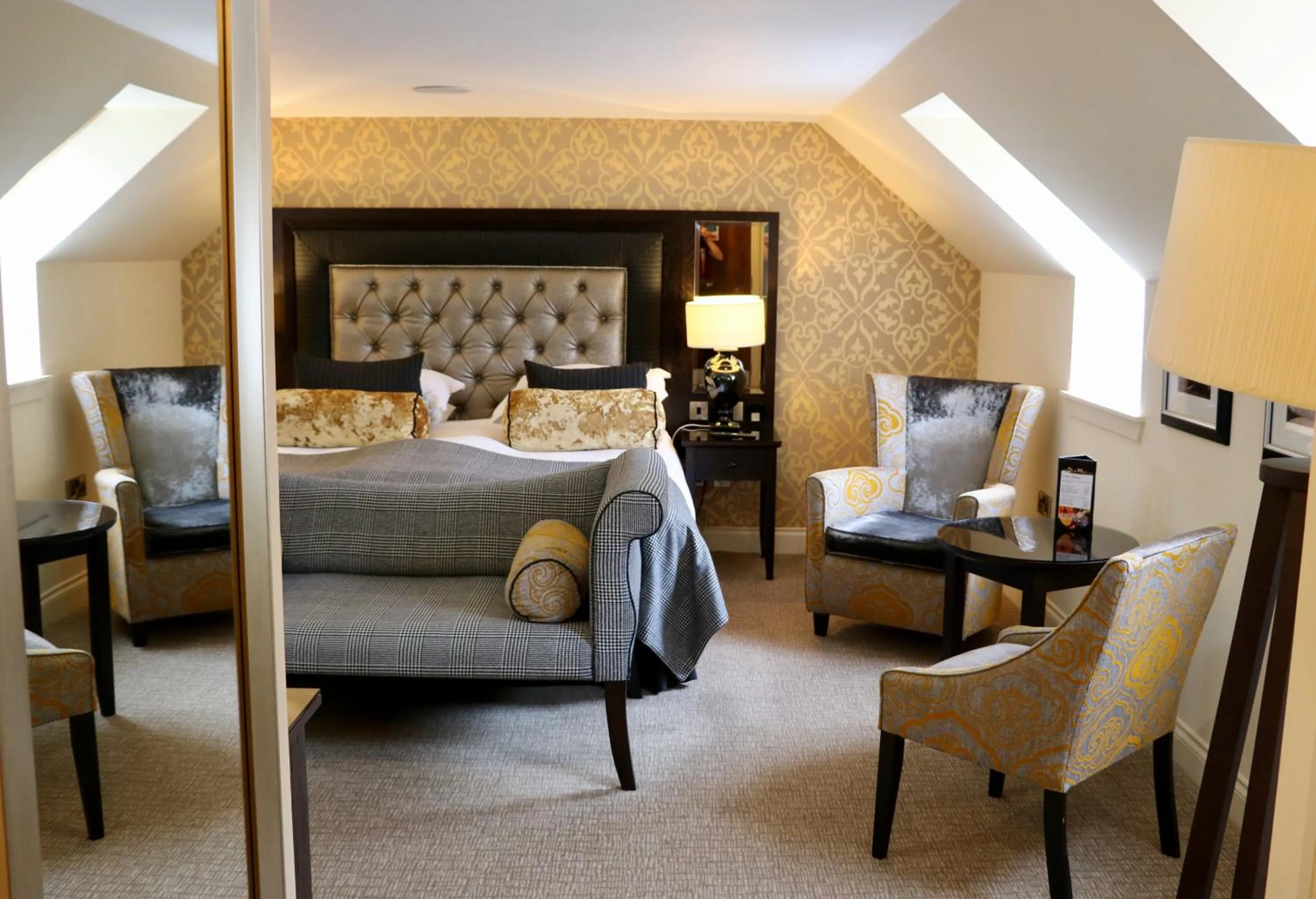 Photo of the whole room, Bed in The Old Mill Inn