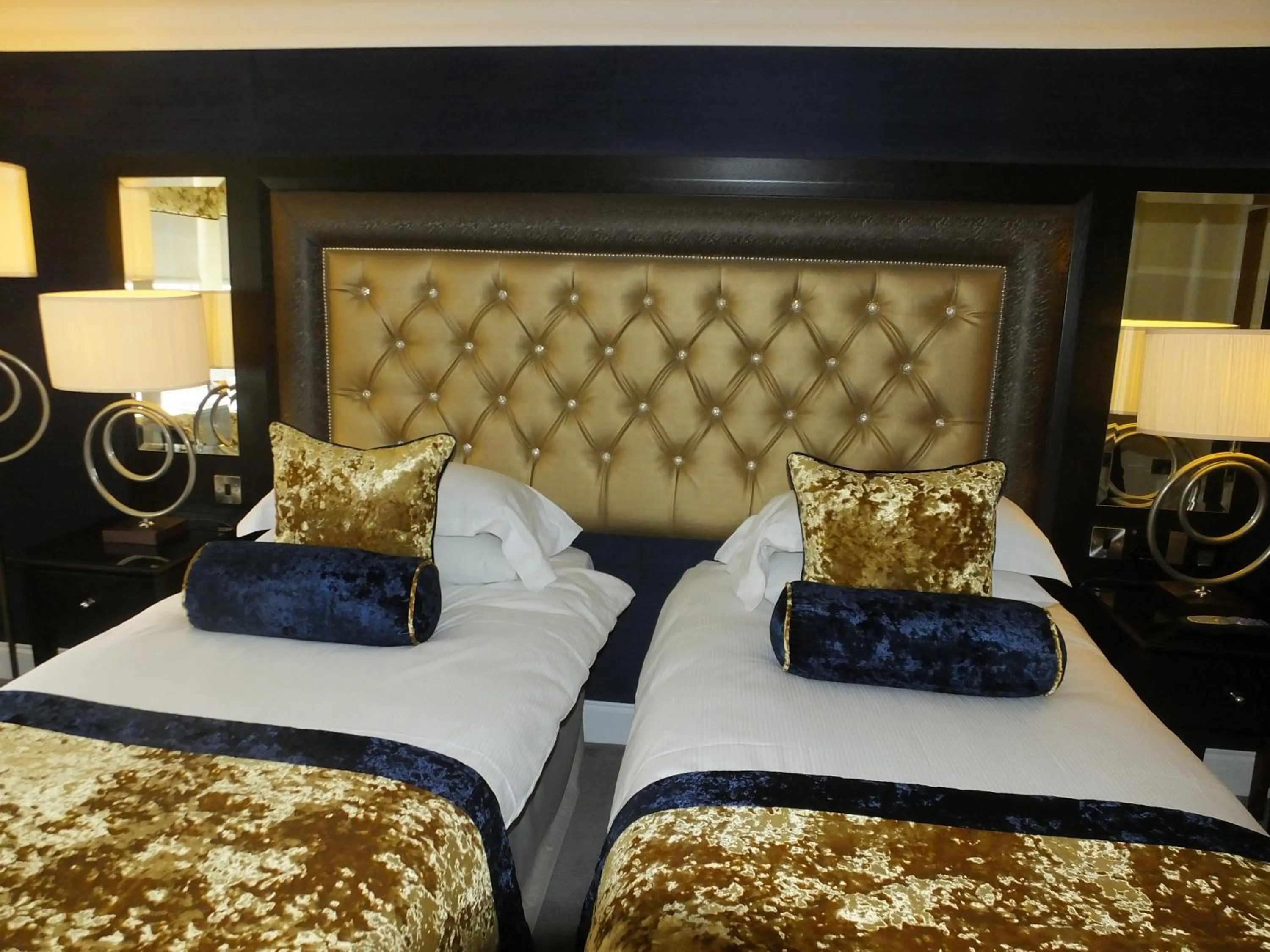 Bedroom, Bed in The Old Mill Inn