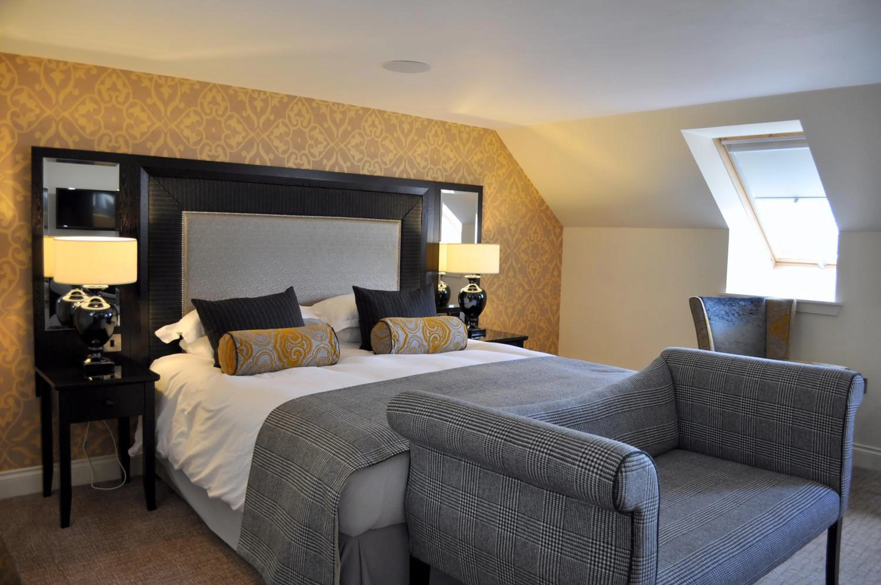 Bedroom, Bed in The Old Mill Inn