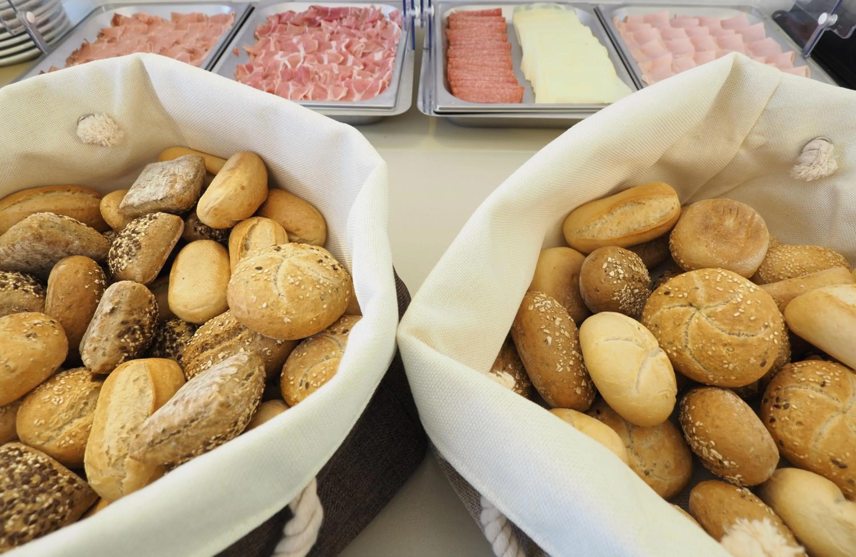 Buffet breakfast in Hotel Dante