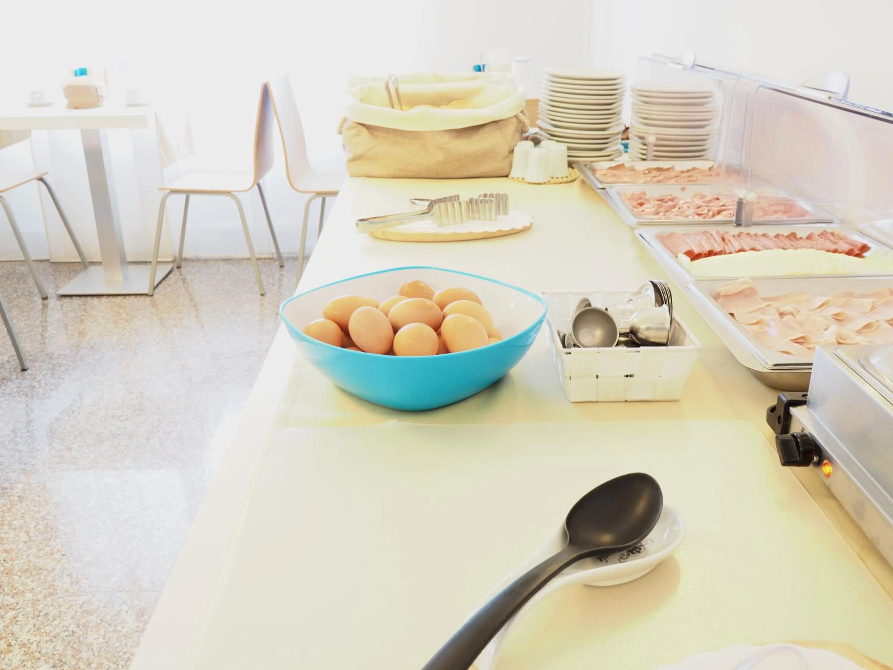 Buffet breakfast in Hotel Dante