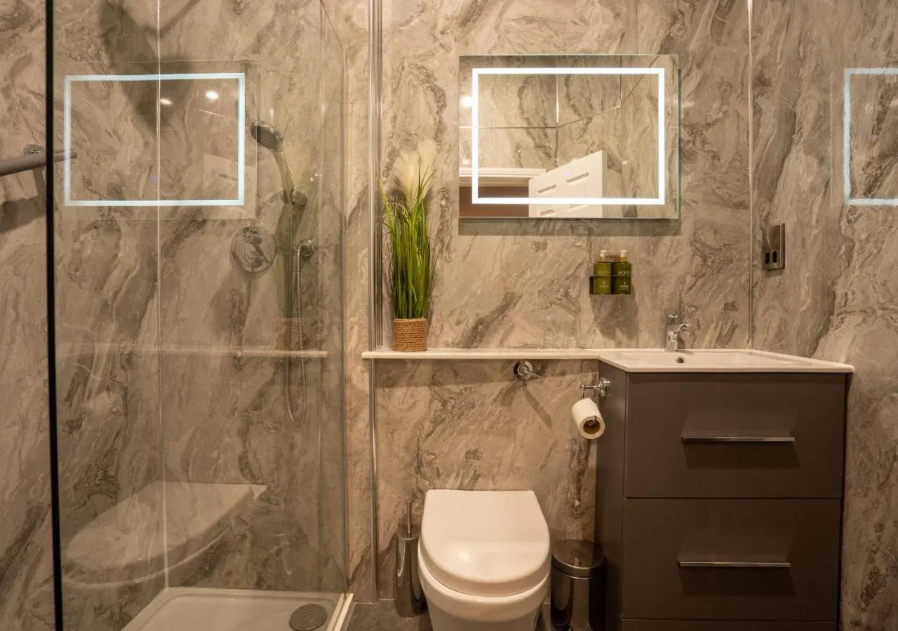 Shower in Abbey Court