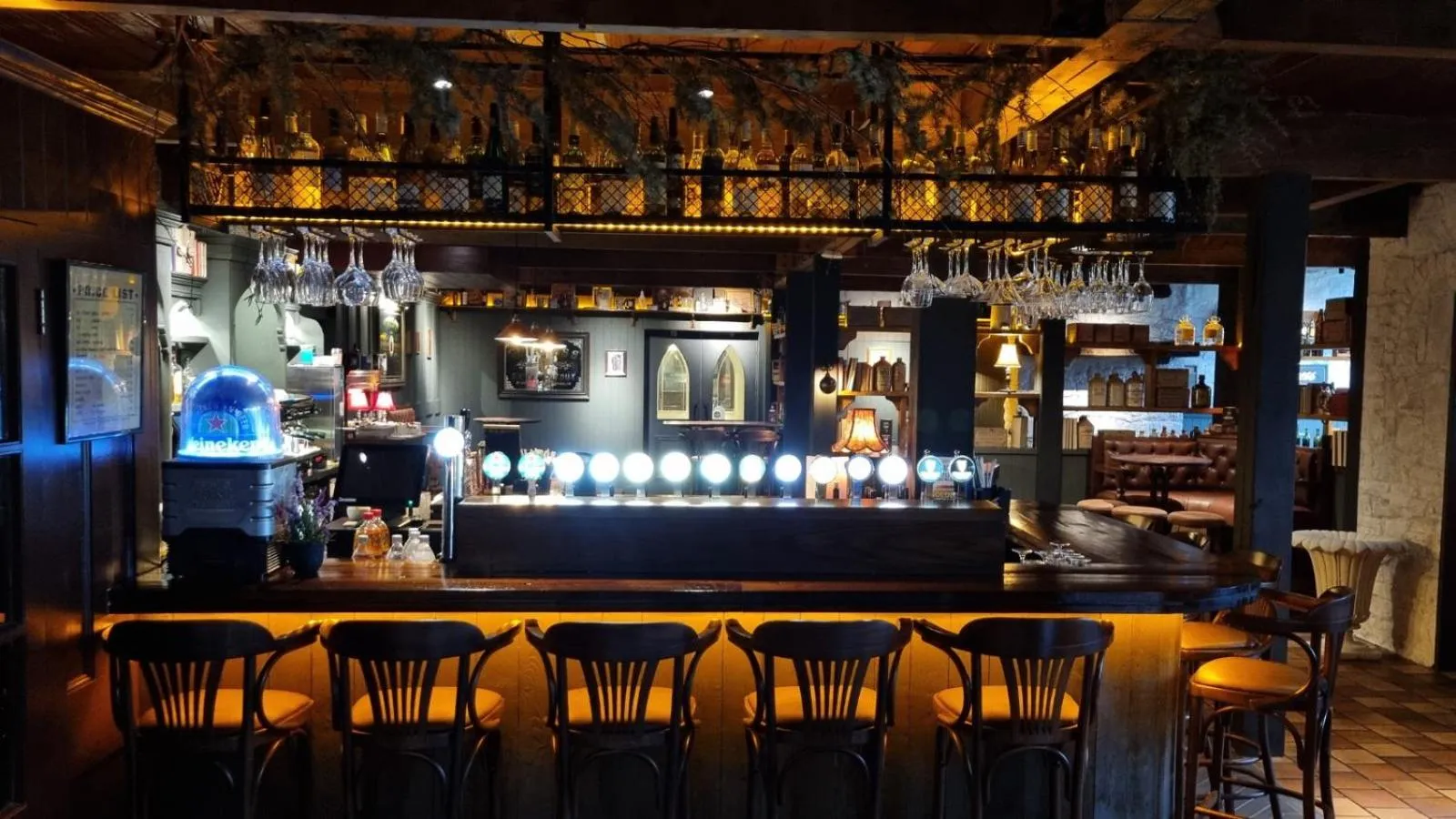 Restaurant/places to eat in Abbey Court