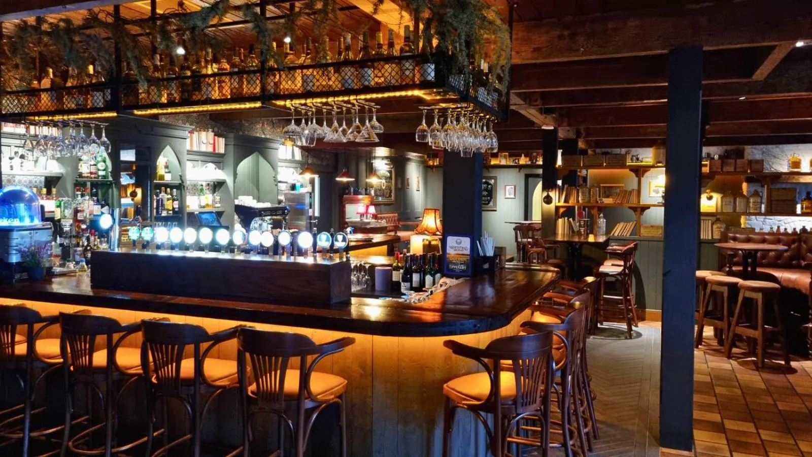 Restaurant/places to eat in Abbey Court