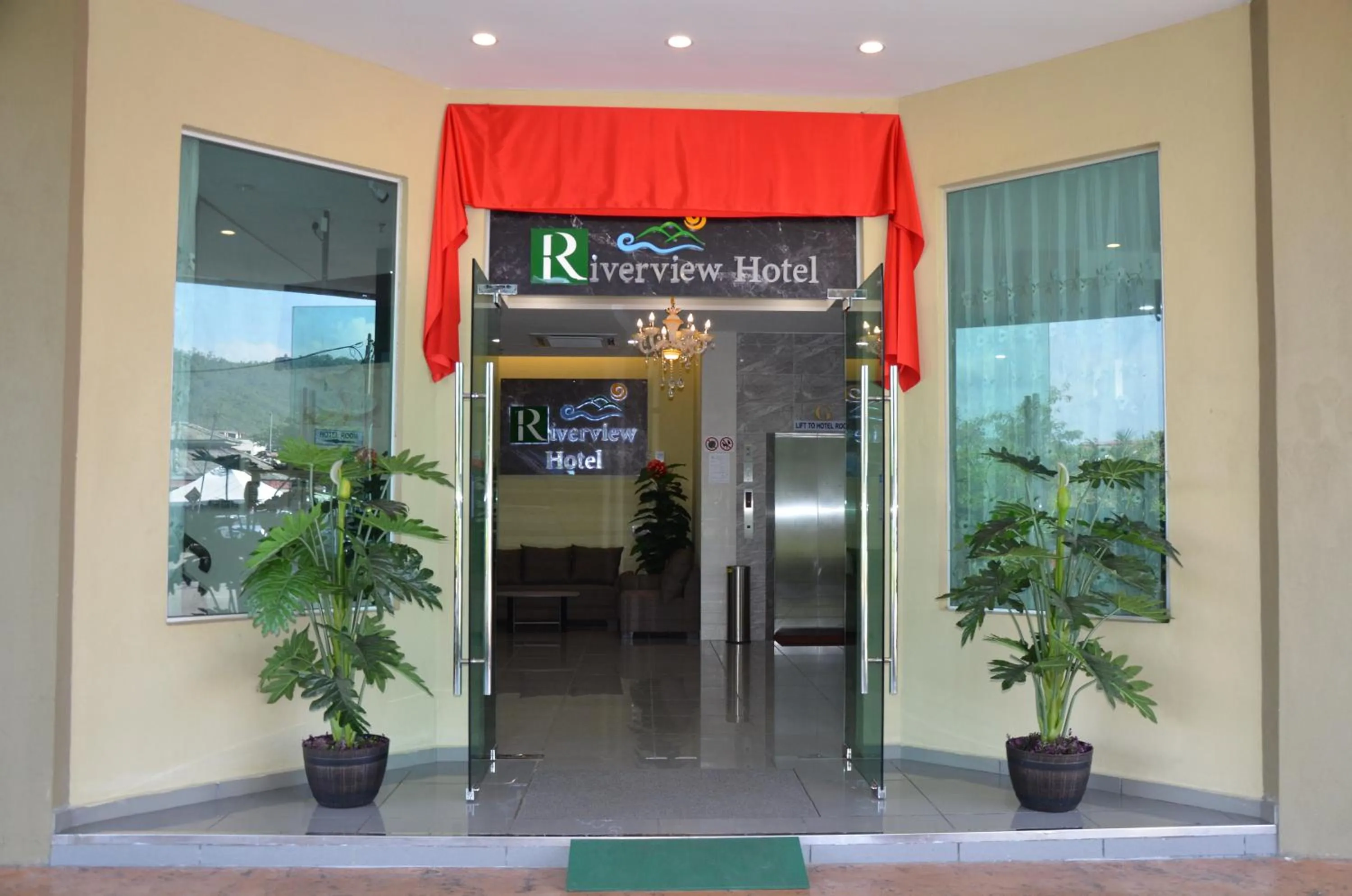 Facade/entrance in Riverview Hotel