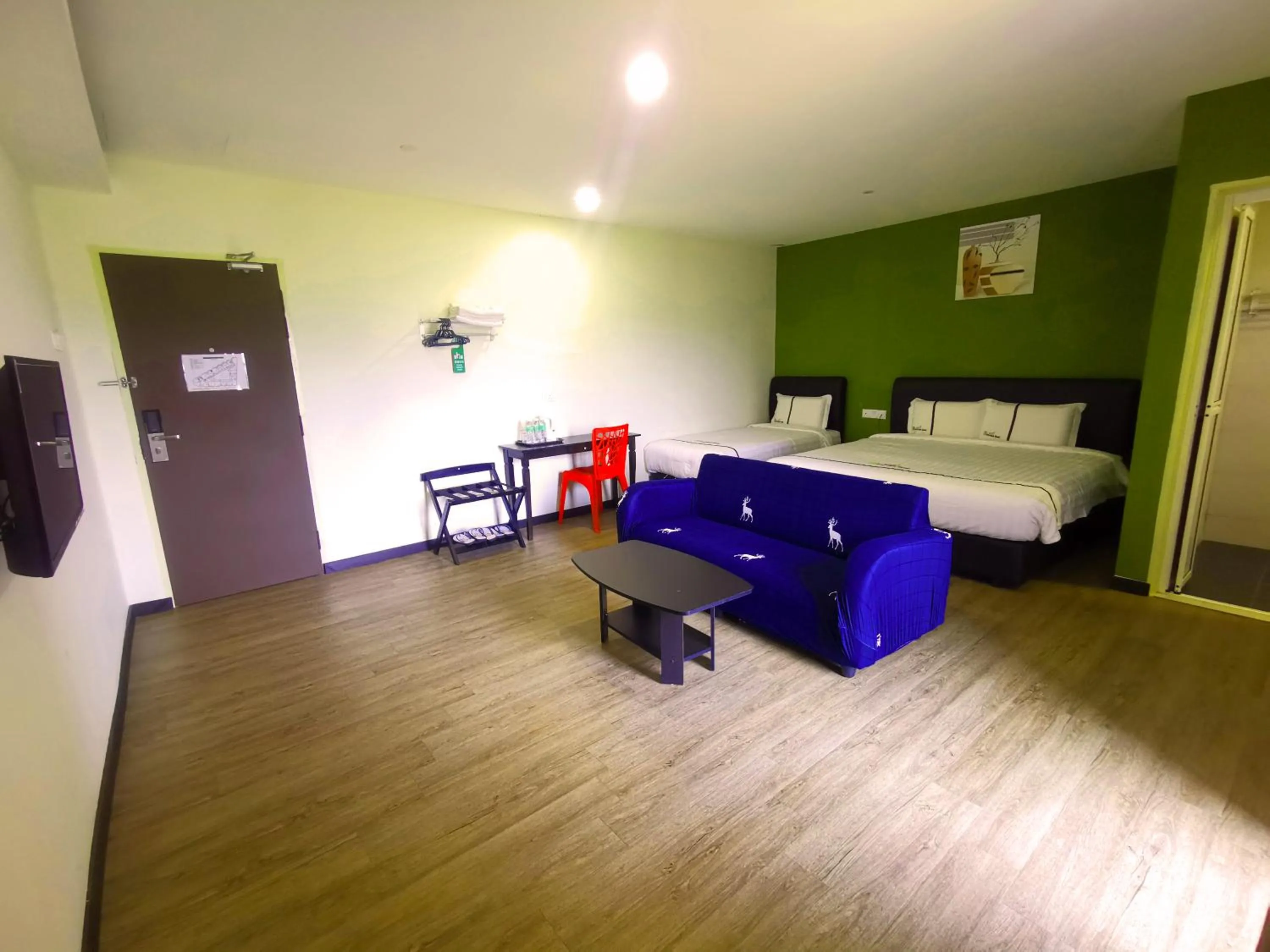 Photo of the whole room, Bed in Riverview Hotel