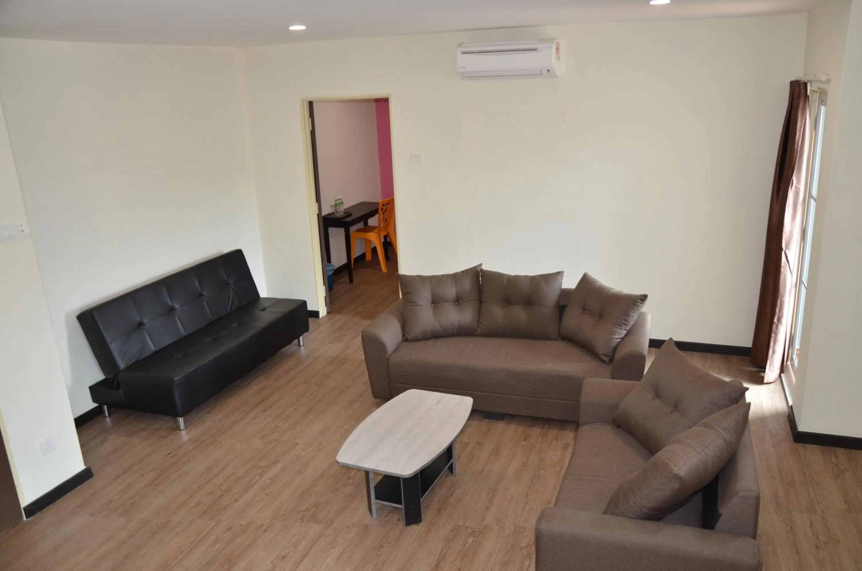 Living room in Riverview Hotel