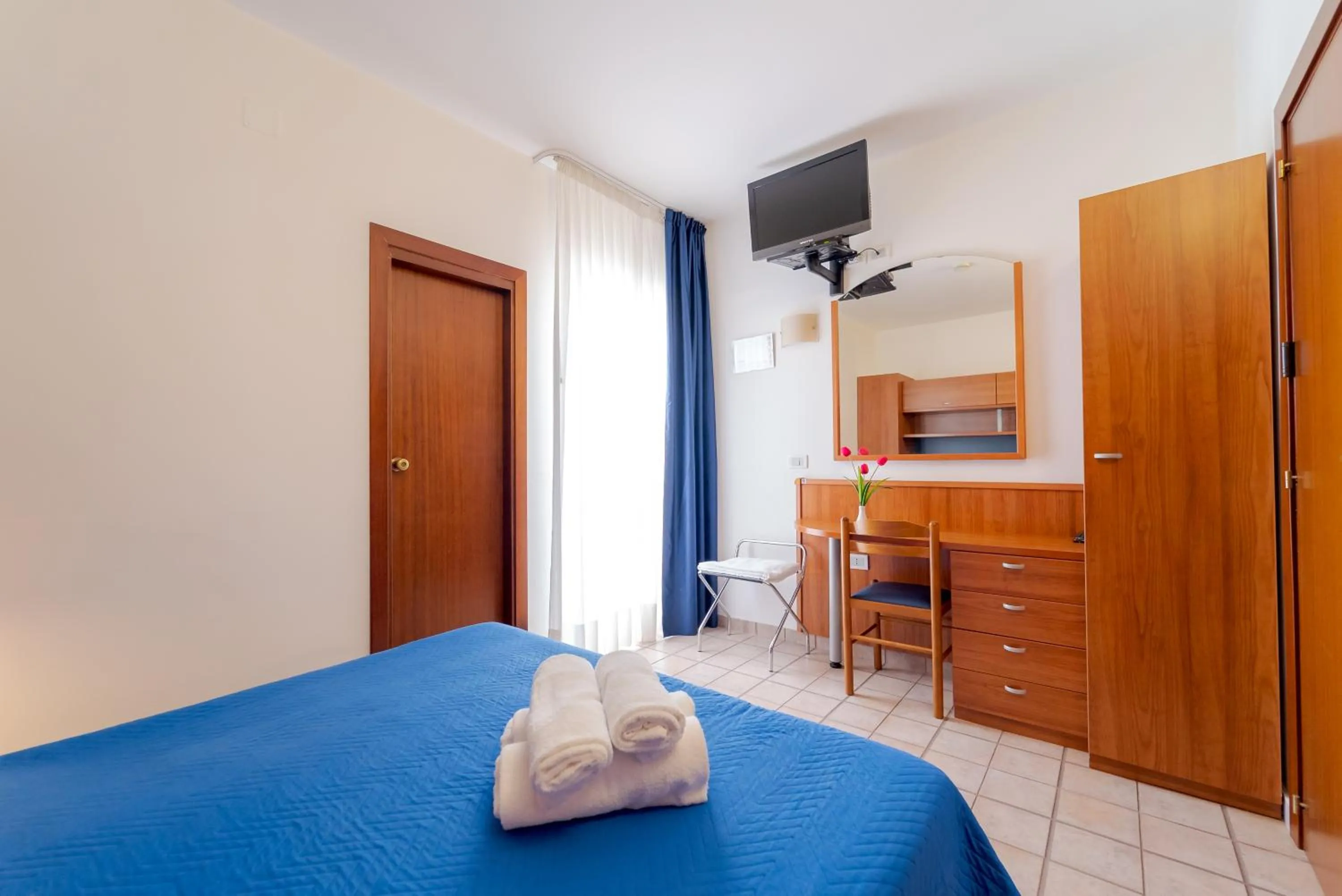 Bedroom, Bed in Hotel Beach