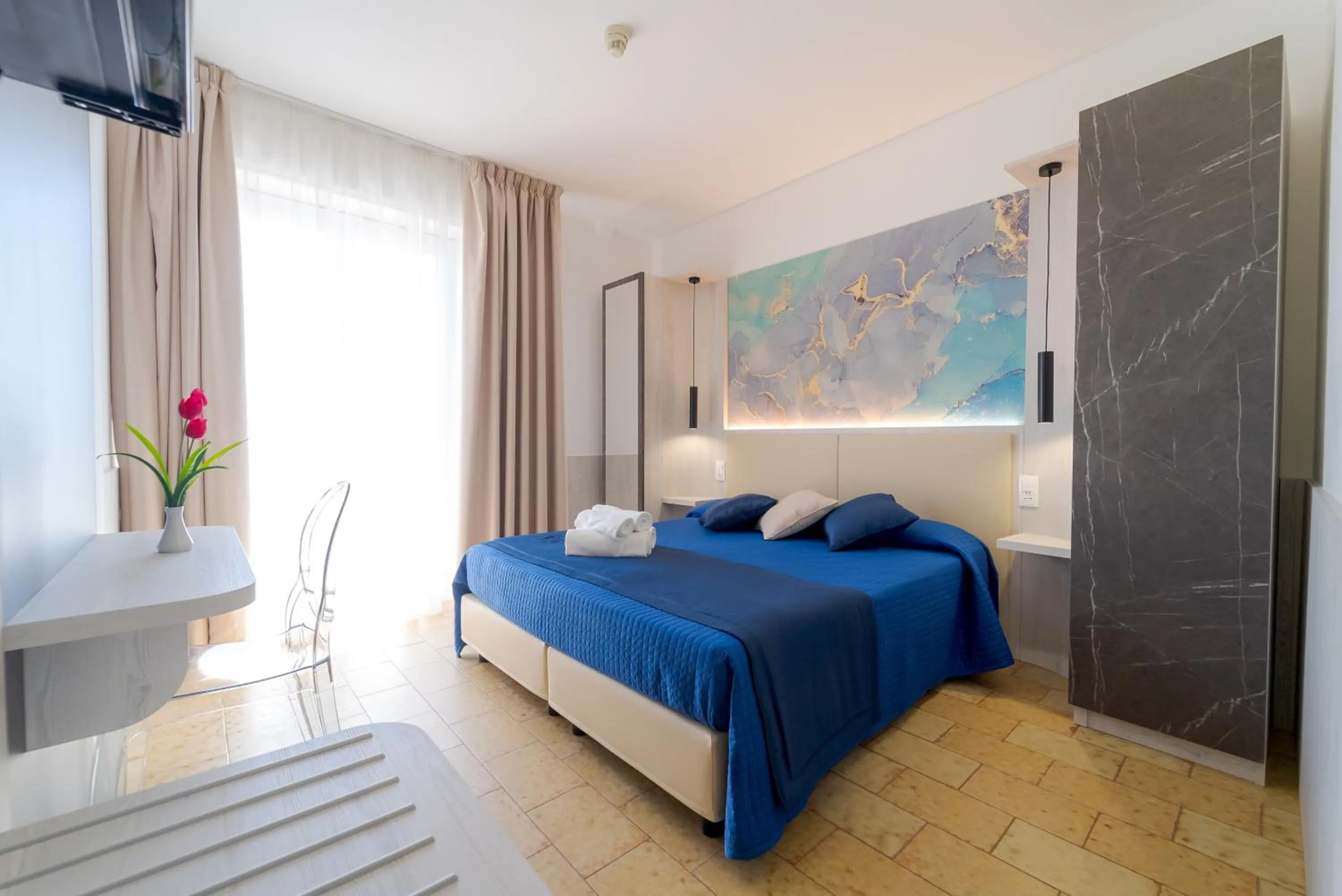 Photo of the whole room, Bed in Hotel Beach