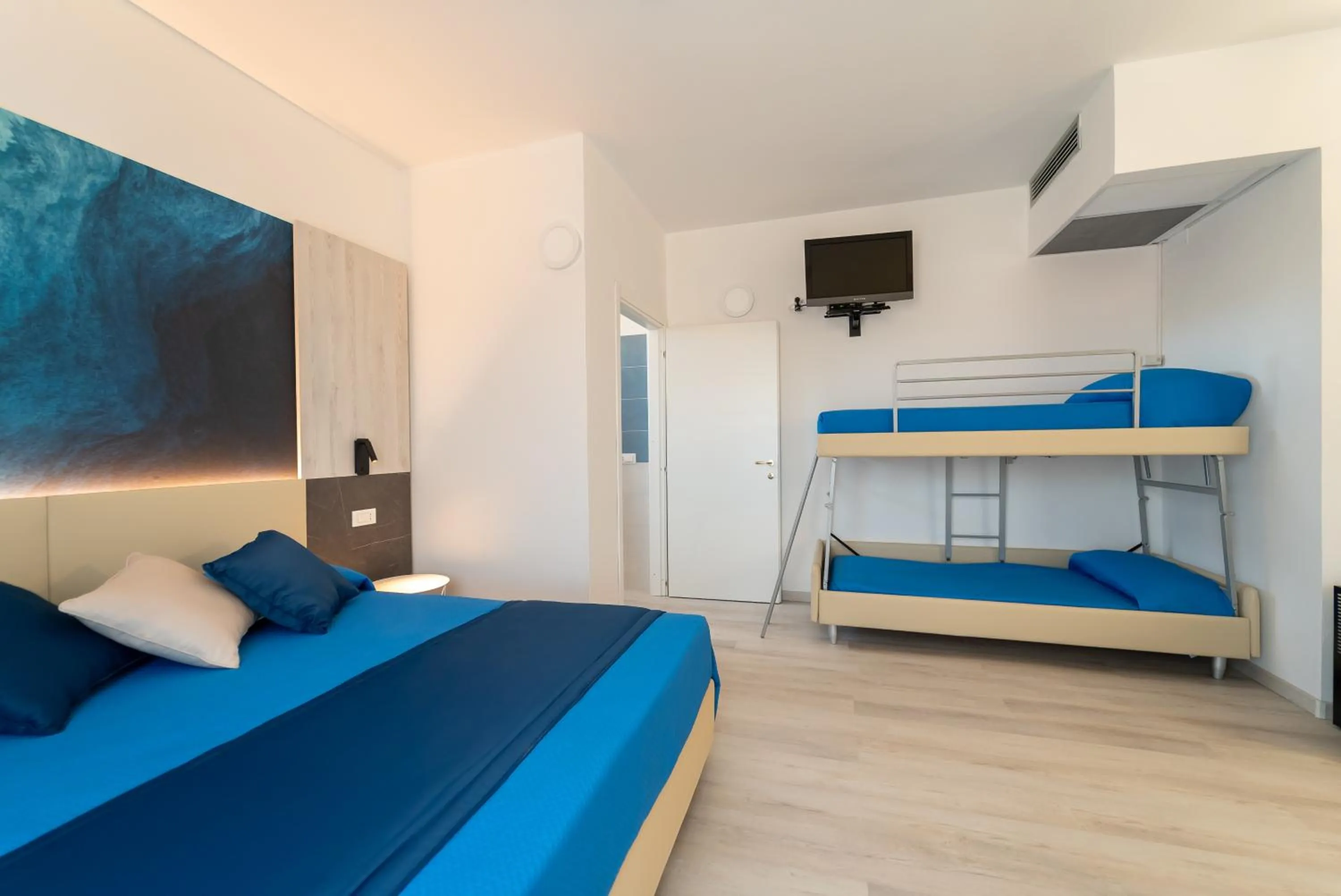 Bedroom, Bed in Hotel Beach