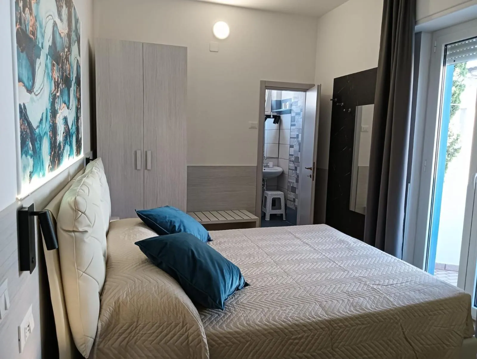 Photo of the whole room, Bed in Hotel Beach