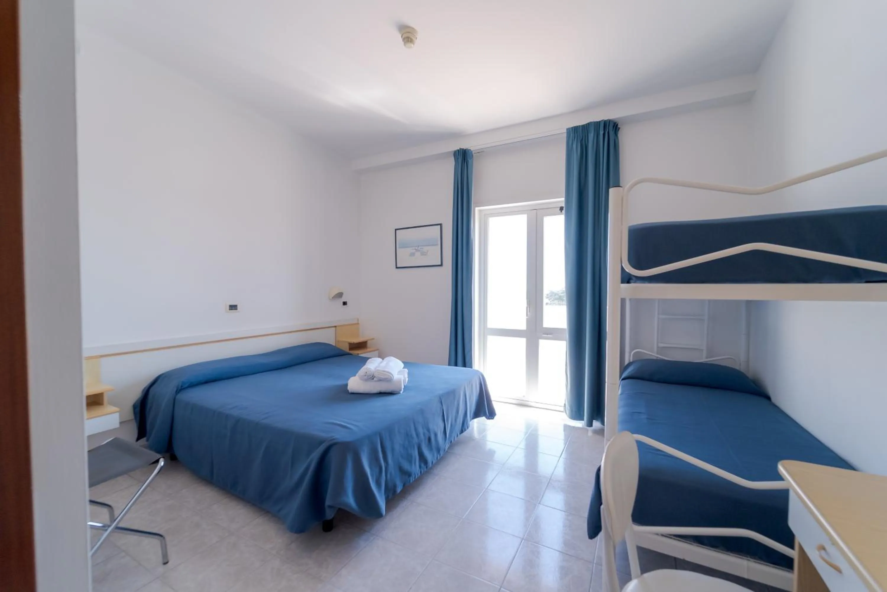 Photo of the whole room, Bed in Hotel Beach