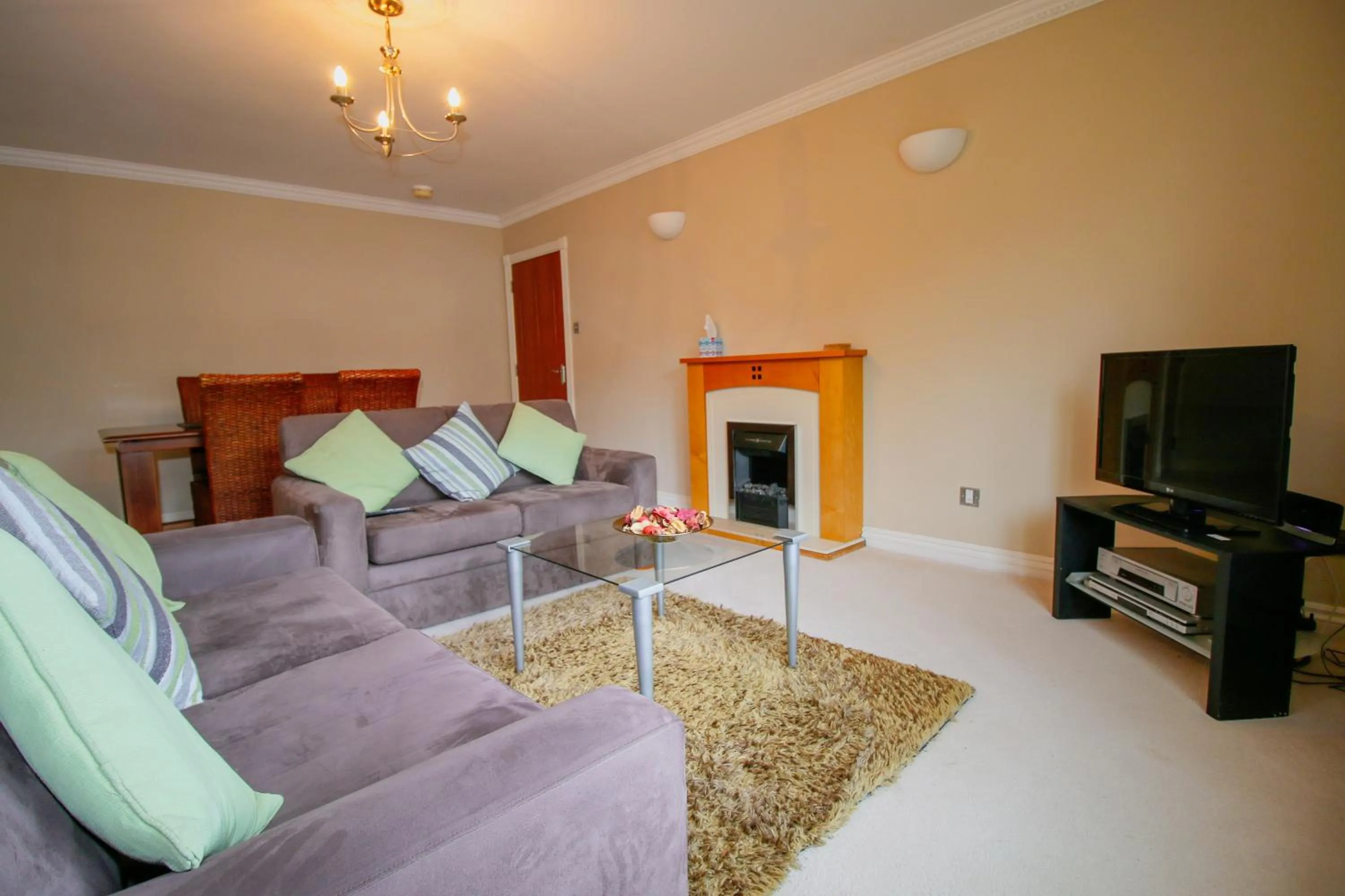 TV and multimedia in Turnberry Apartments