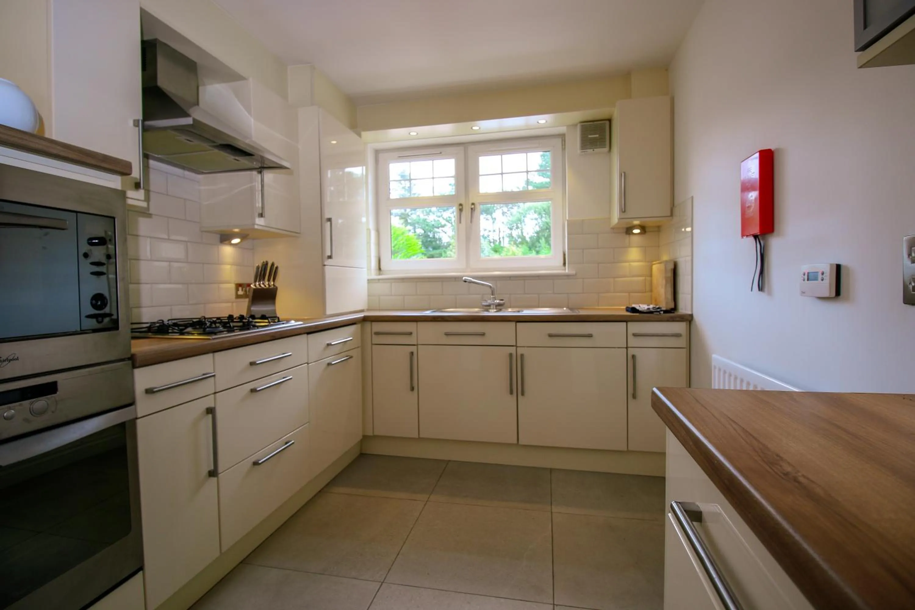 Kitchen or kitchenette in Turnberry Apartments