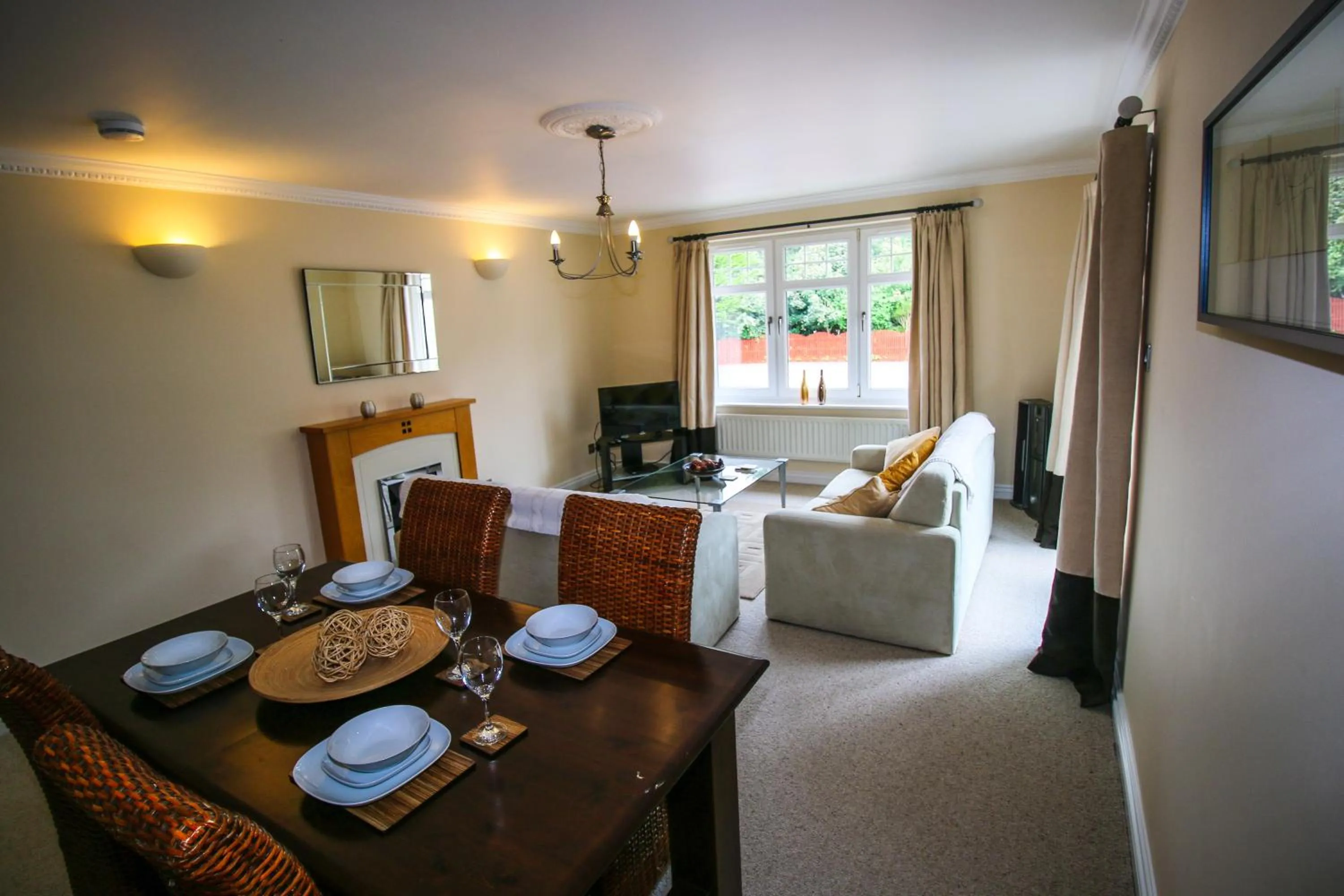 TV and multimedia in Turnberry Apartments