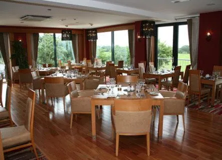 Restaurant/places to eat in Upton Court Hotel
