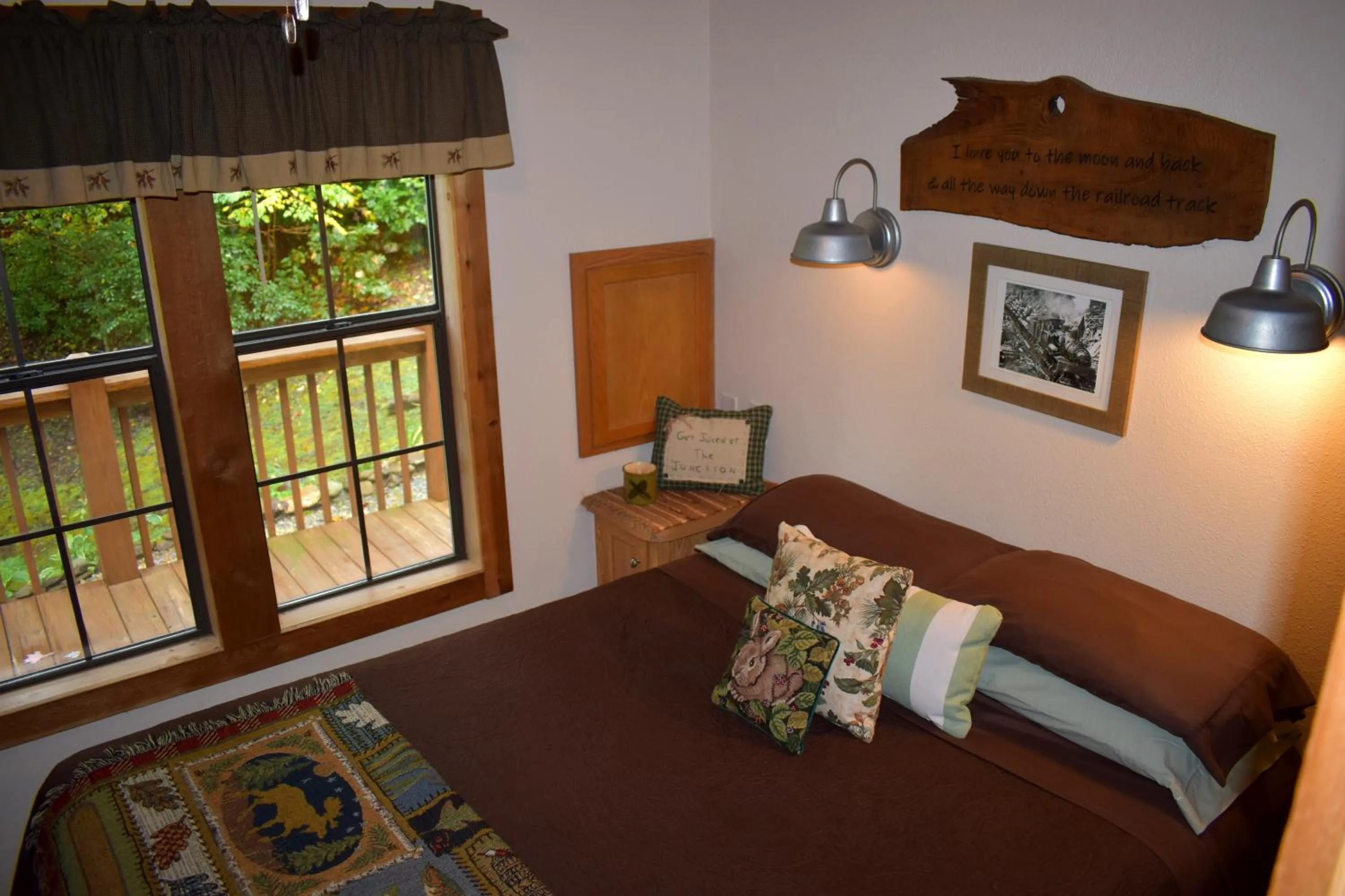 Bedroom, Bed in The Junction