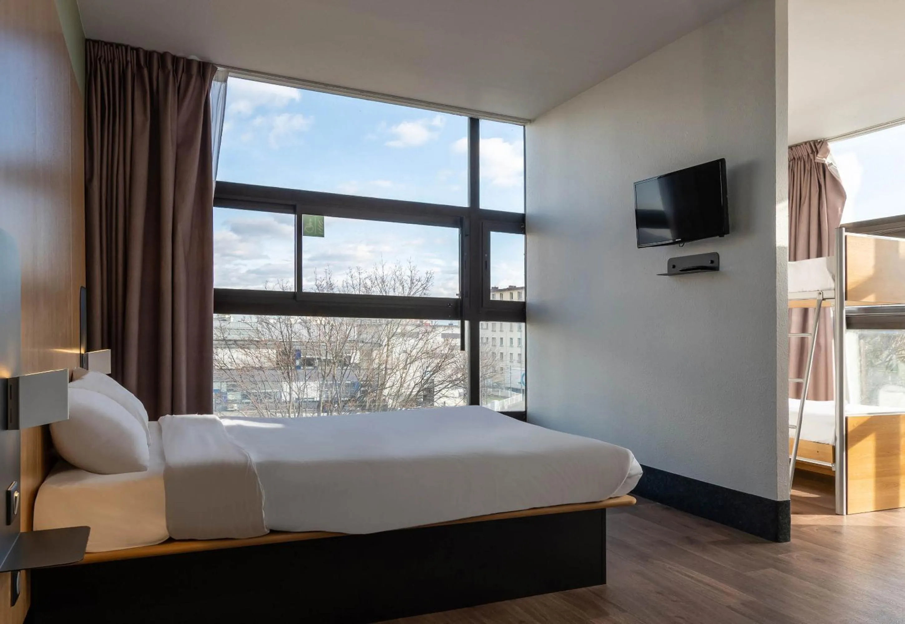 Bedroom, Bed in B&B HOTEL Grenoble Centre Verlaine