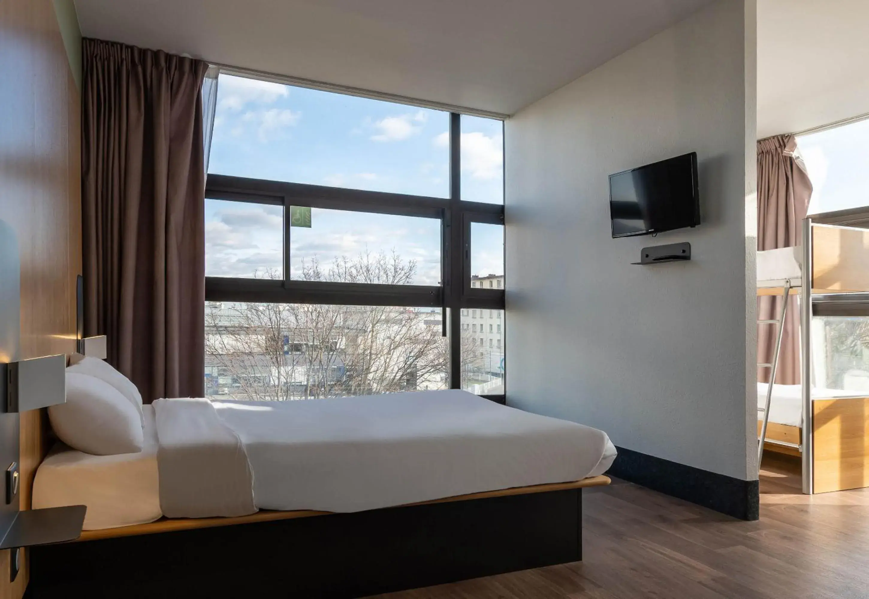 Bedroom, Bed in B&B HOTEL Grenoble Centre Verlaine Bedroom, Bed in B&B HOTEL Grenoble Centre Verlaine