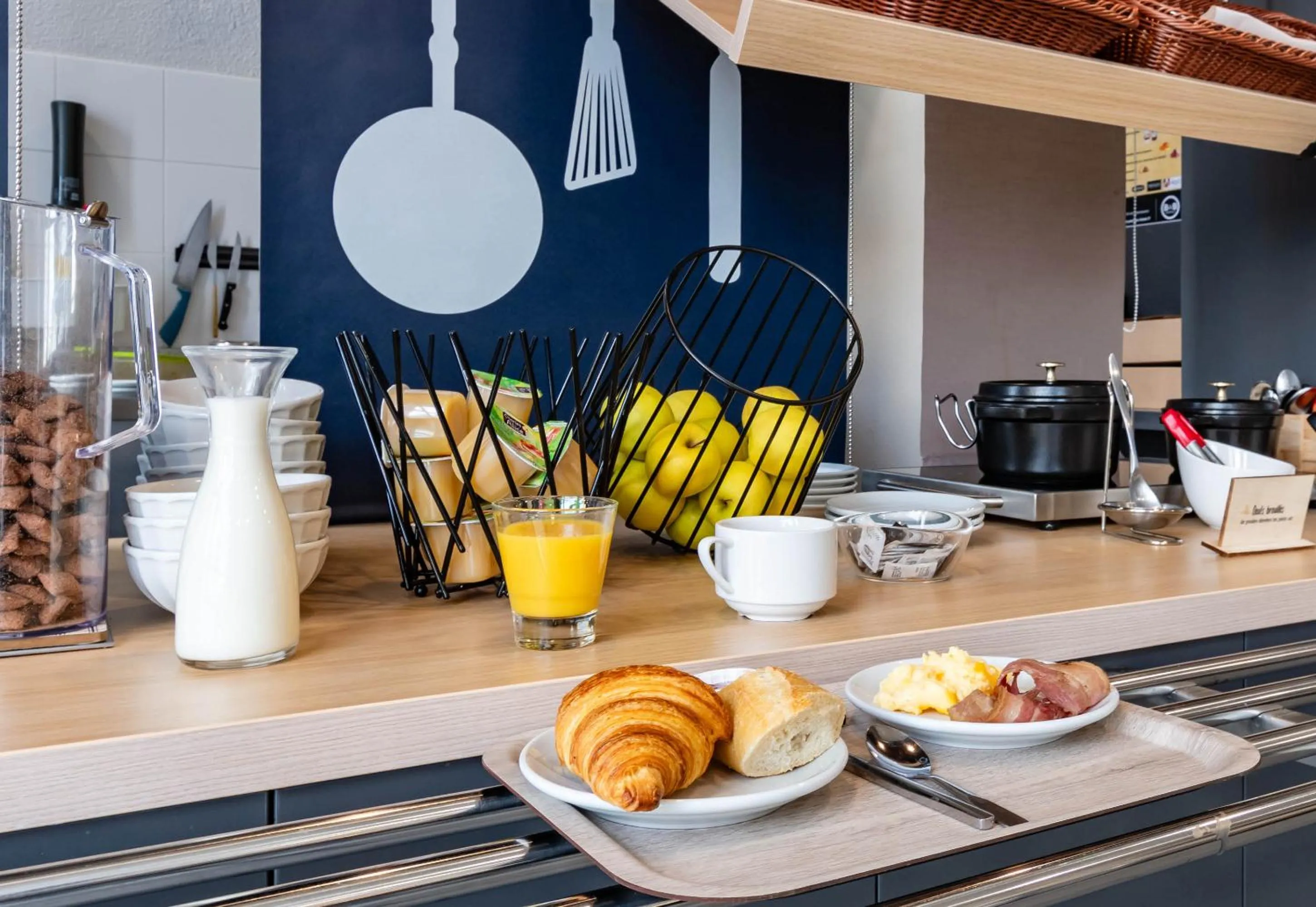 Buffet breakfast in B&B HOTEL Grenoble Centre Verlaine