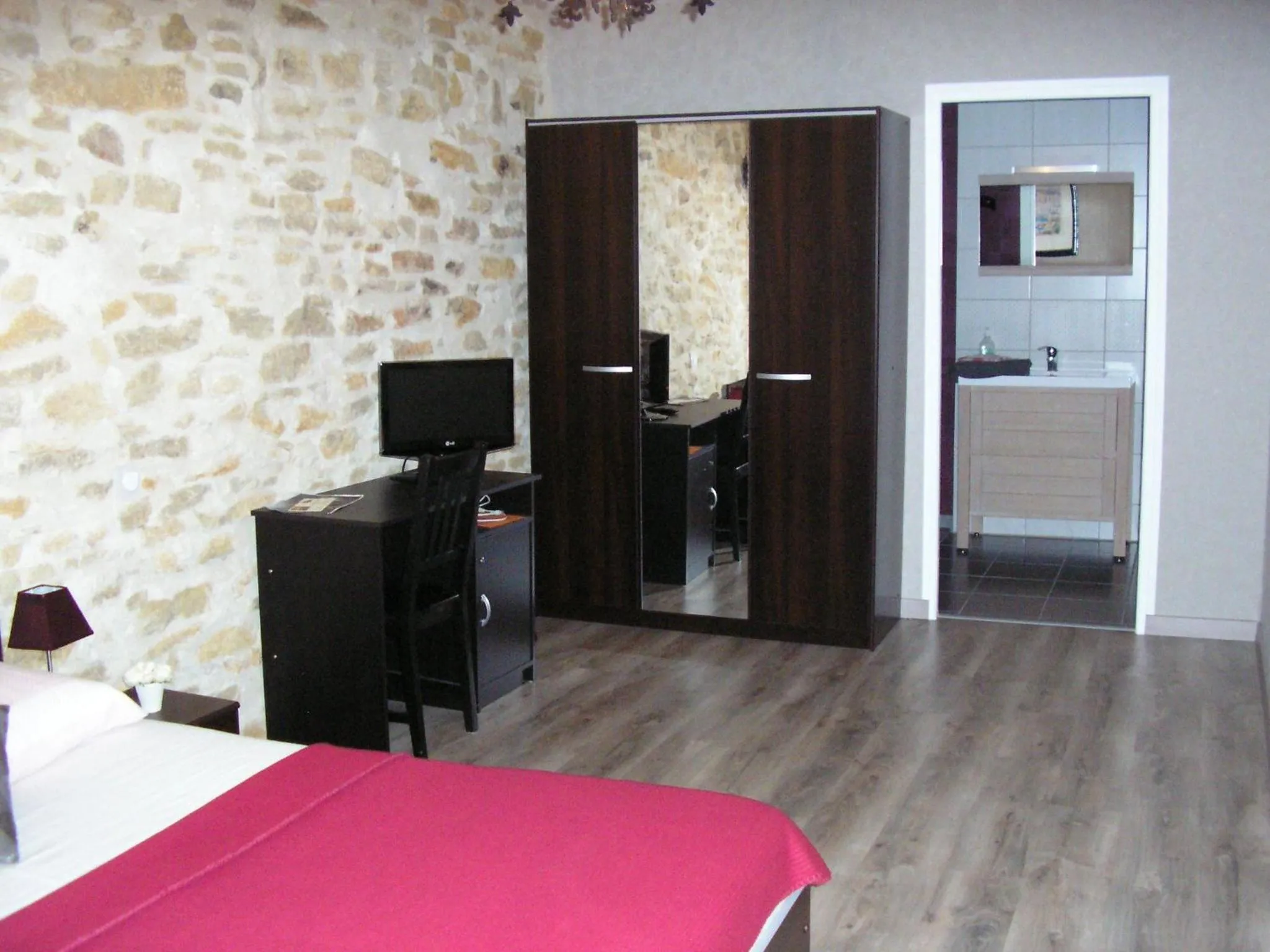 TV and multimedia, Bed in Les Chambres d'Eponine