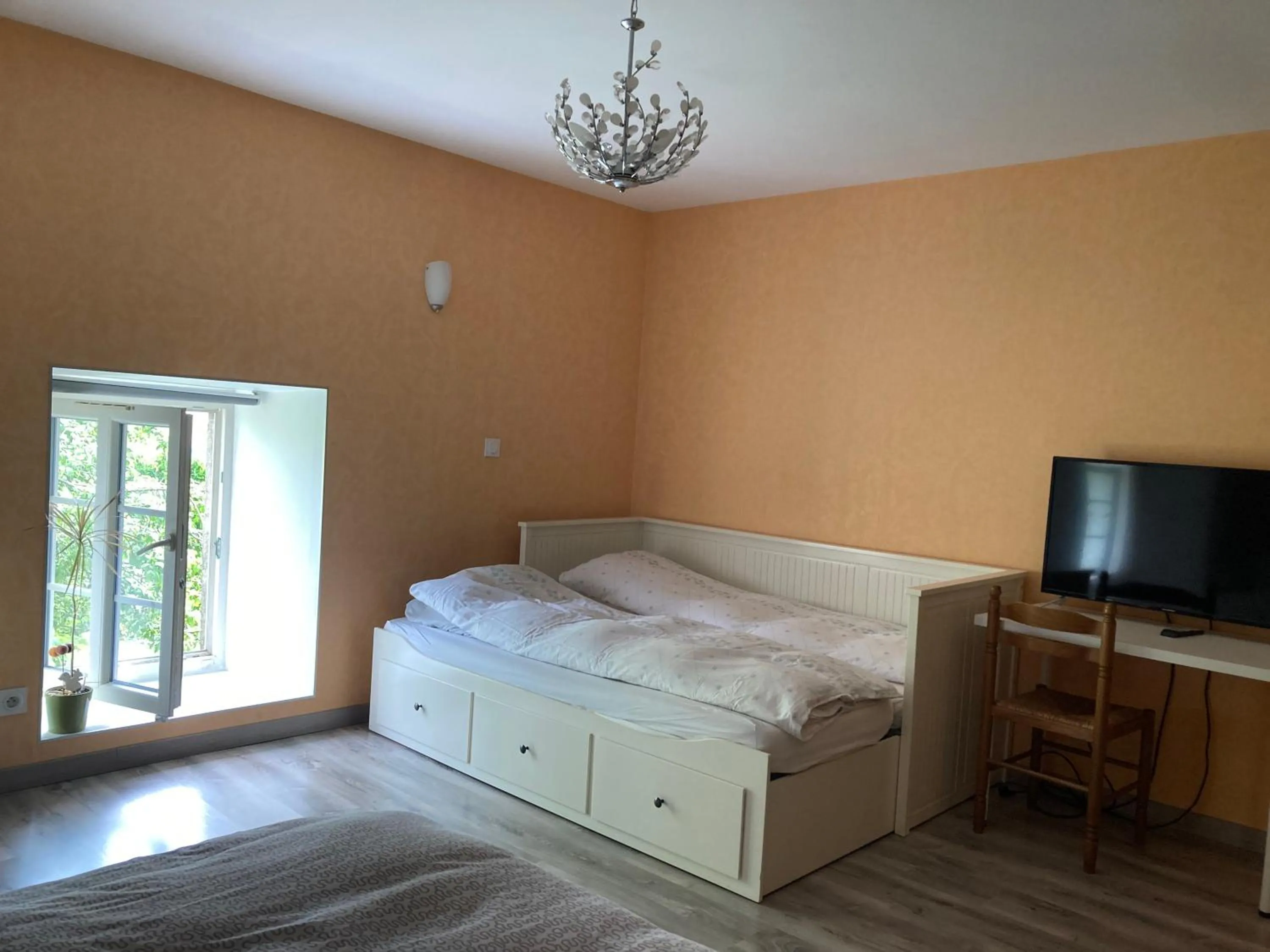 Bedroom, Bed in Les Chambres d'Eponine