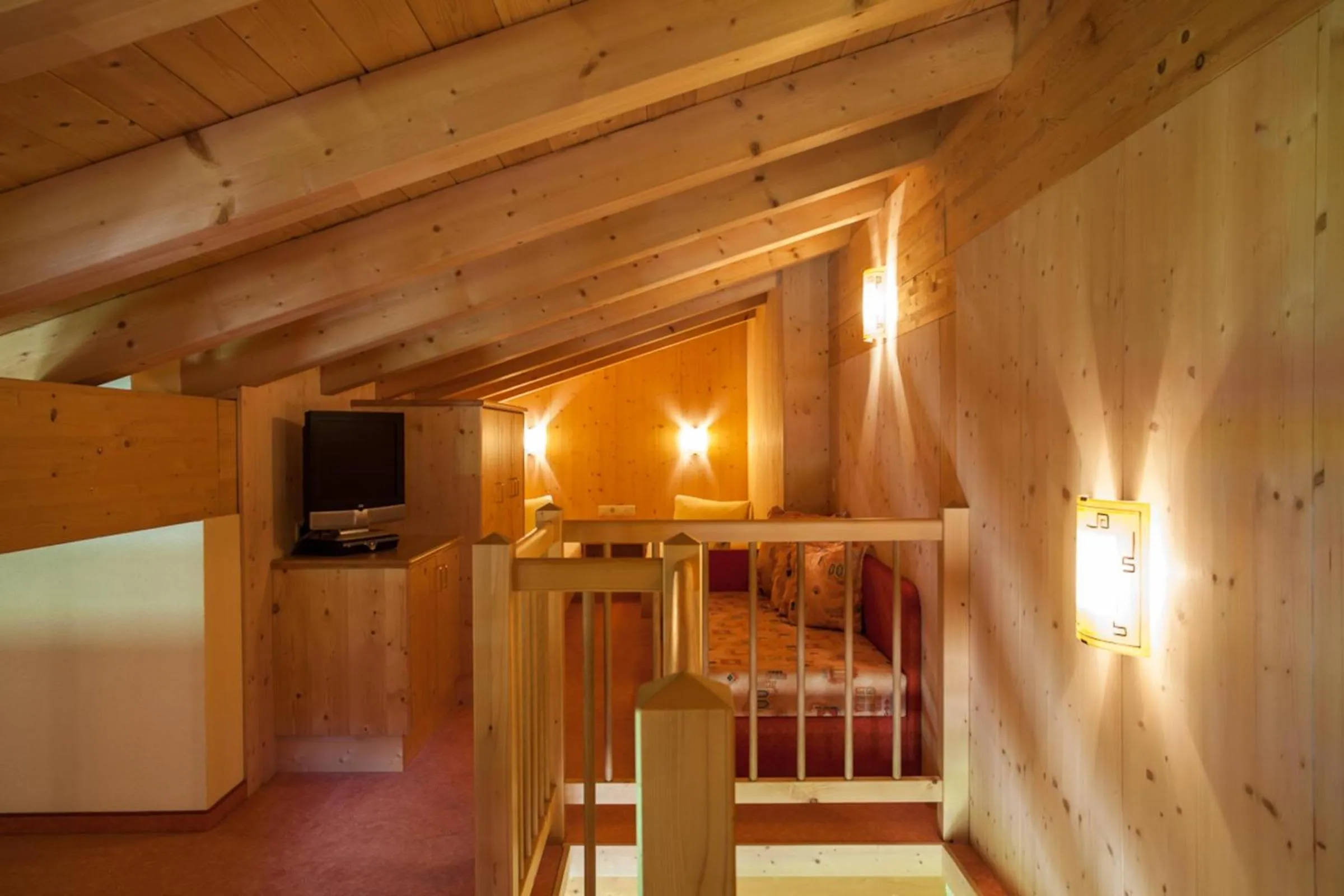 Photo of the whole room, Bed in Rimlhof by A CASA