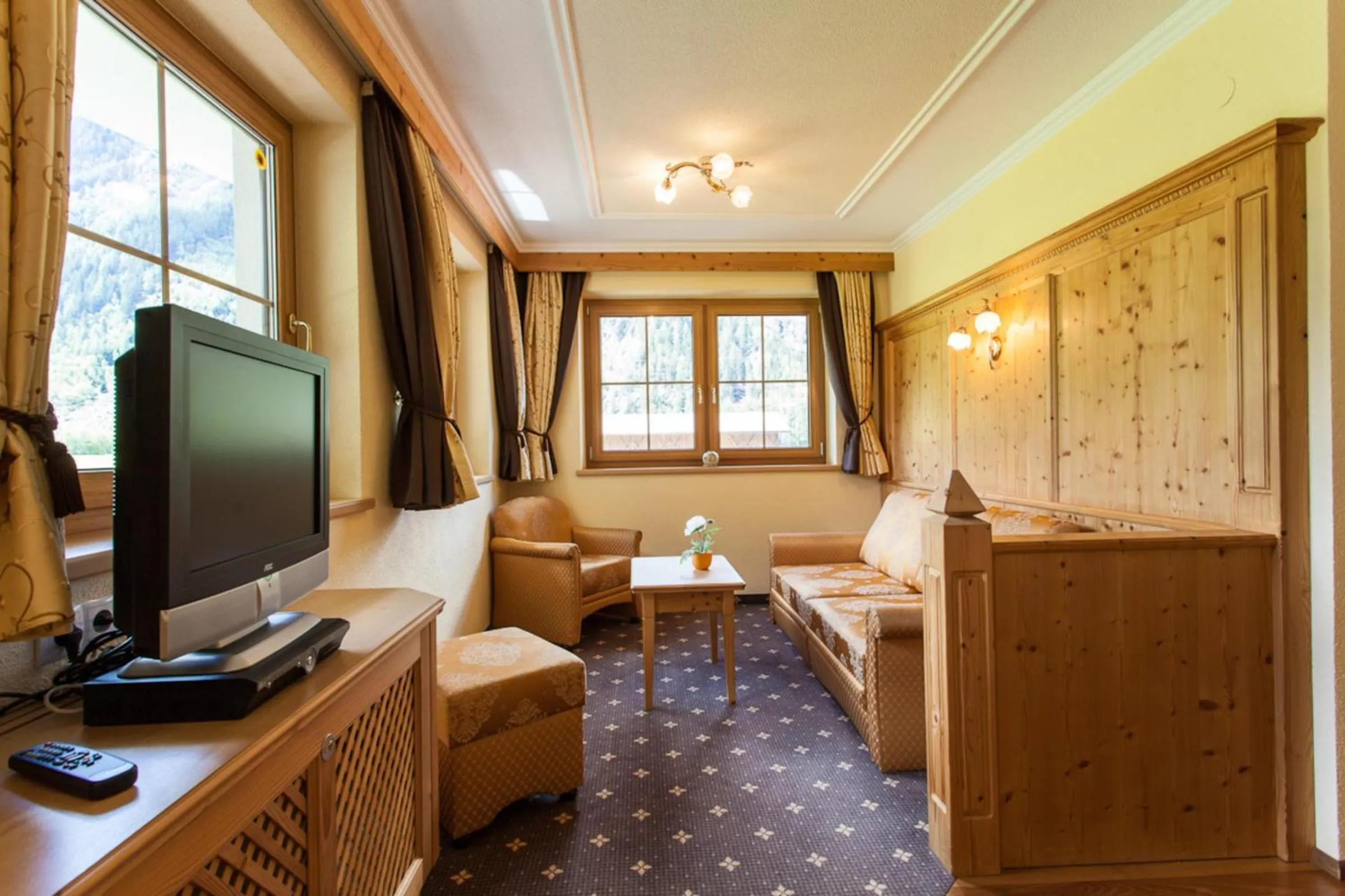 TV and multimedia in Rimlhof by A CASA