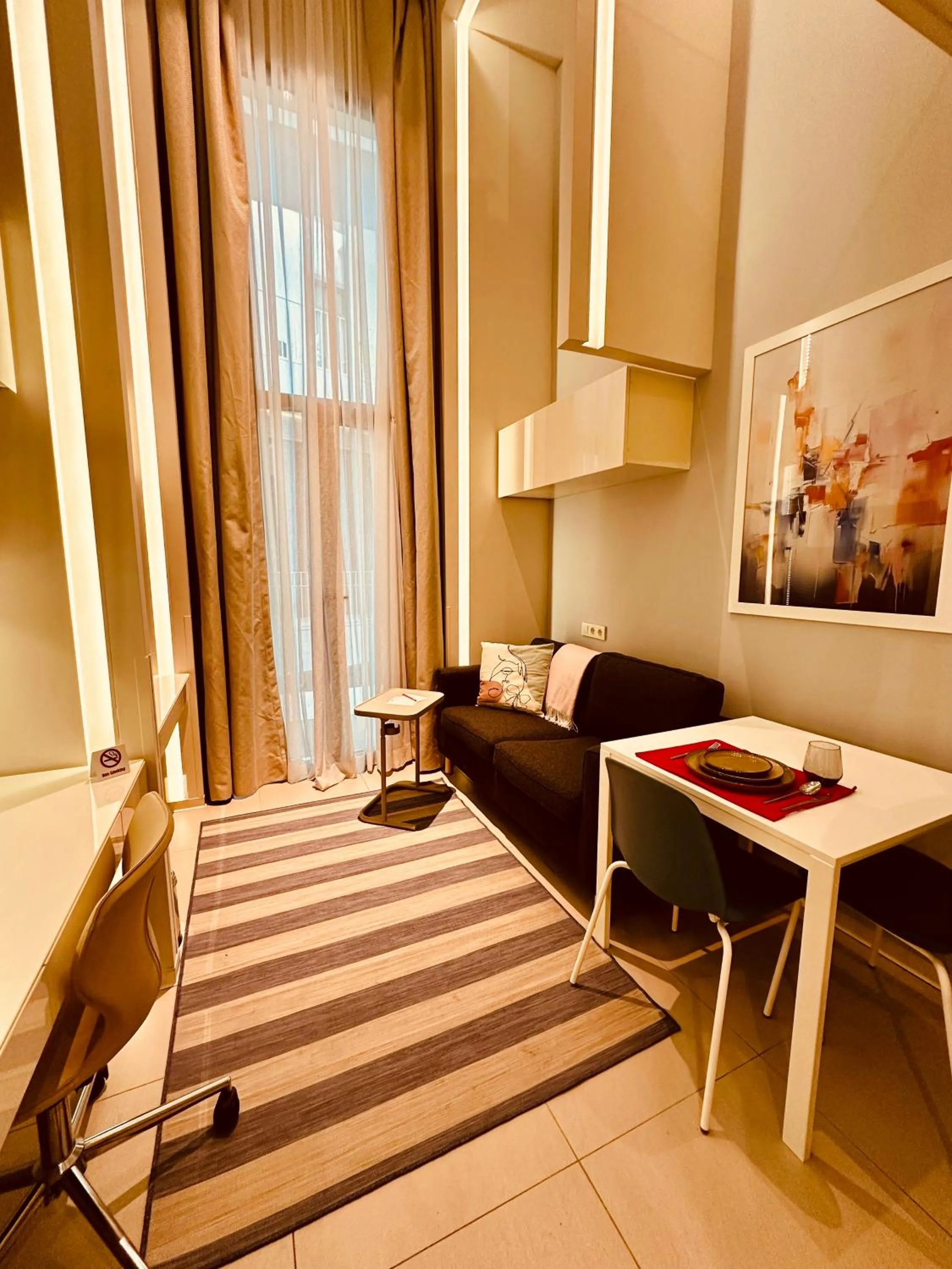 Dining area in Ortakoy Aparts