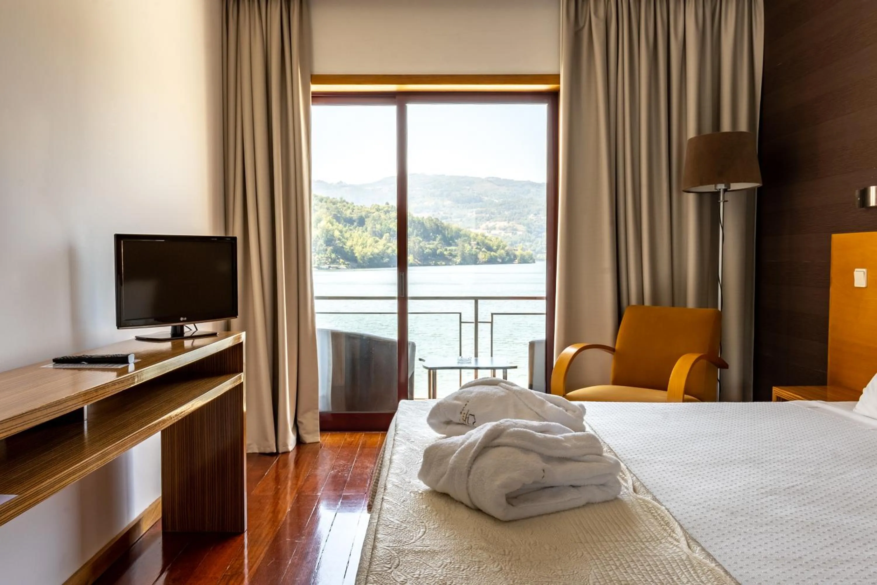 Bed in Douro Hotel Porto Antigo