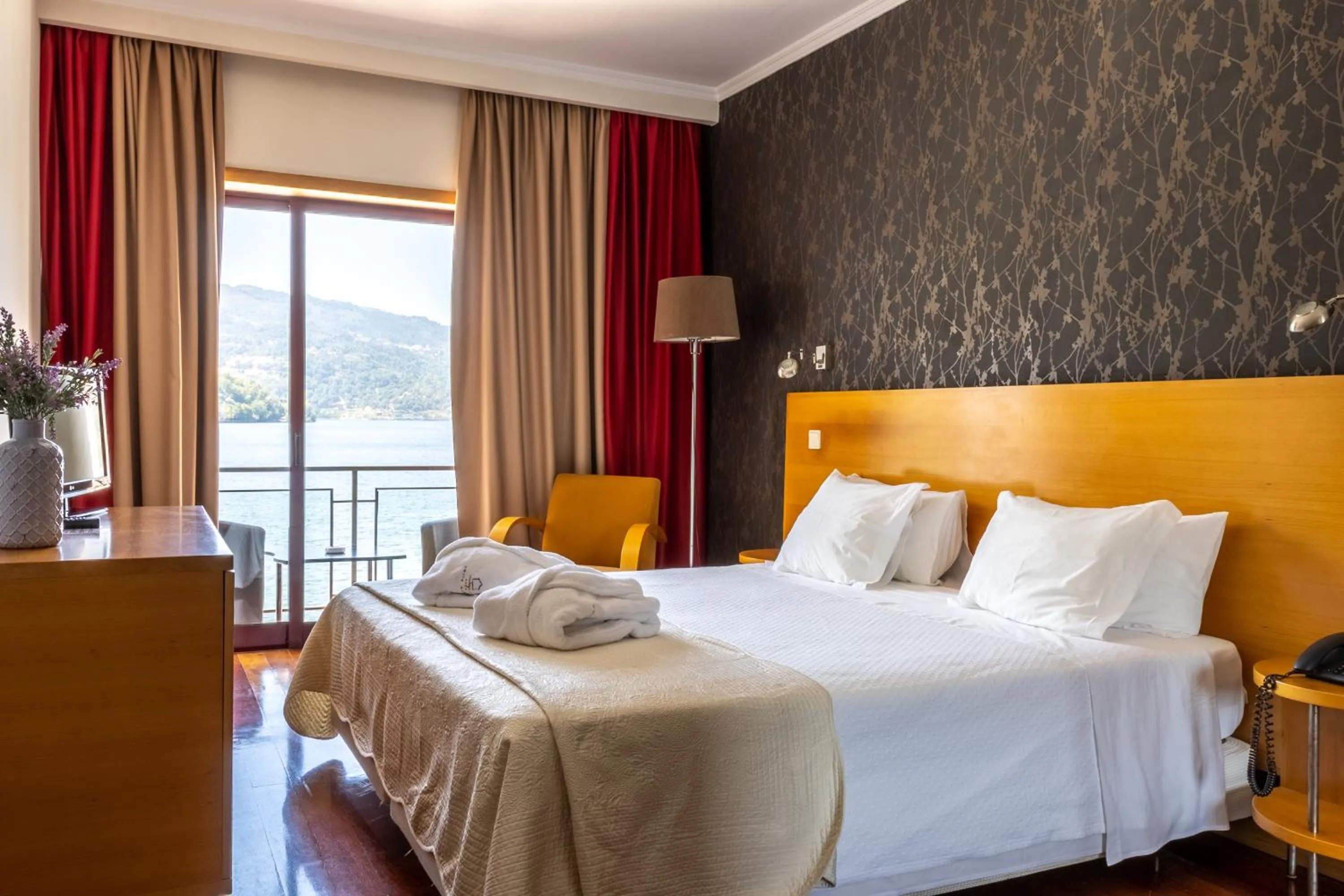 Bed in Douro Hotel Porto Antigo