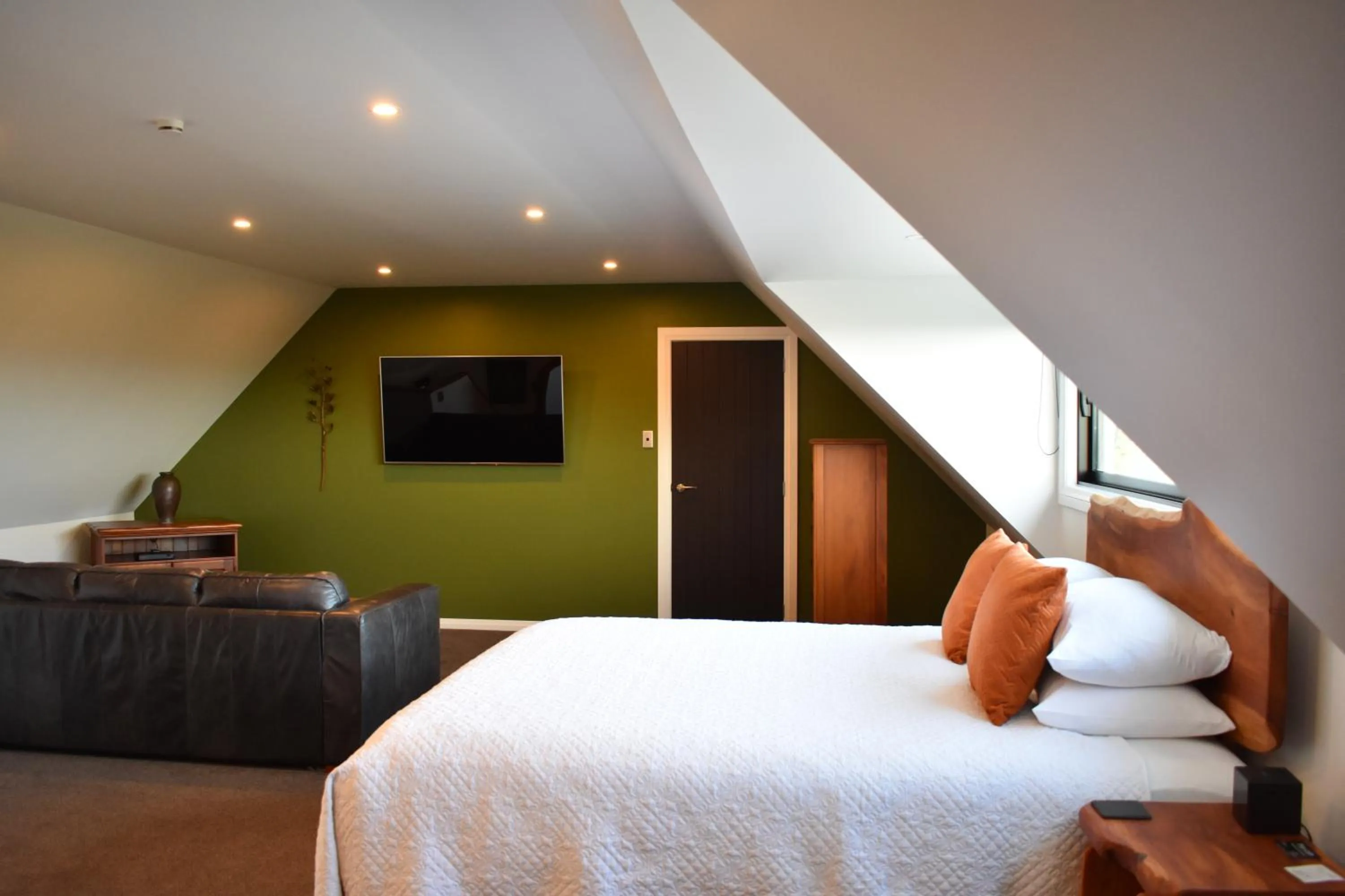 Seating area, Bed in Atea Lodge