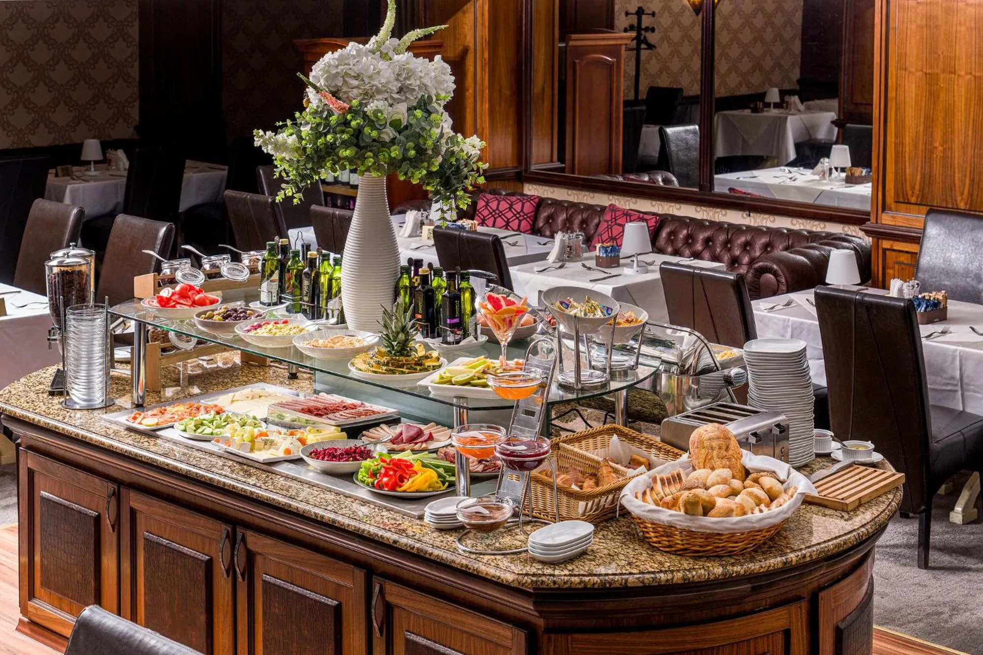 Breakfast in Crystal Palace Hotel