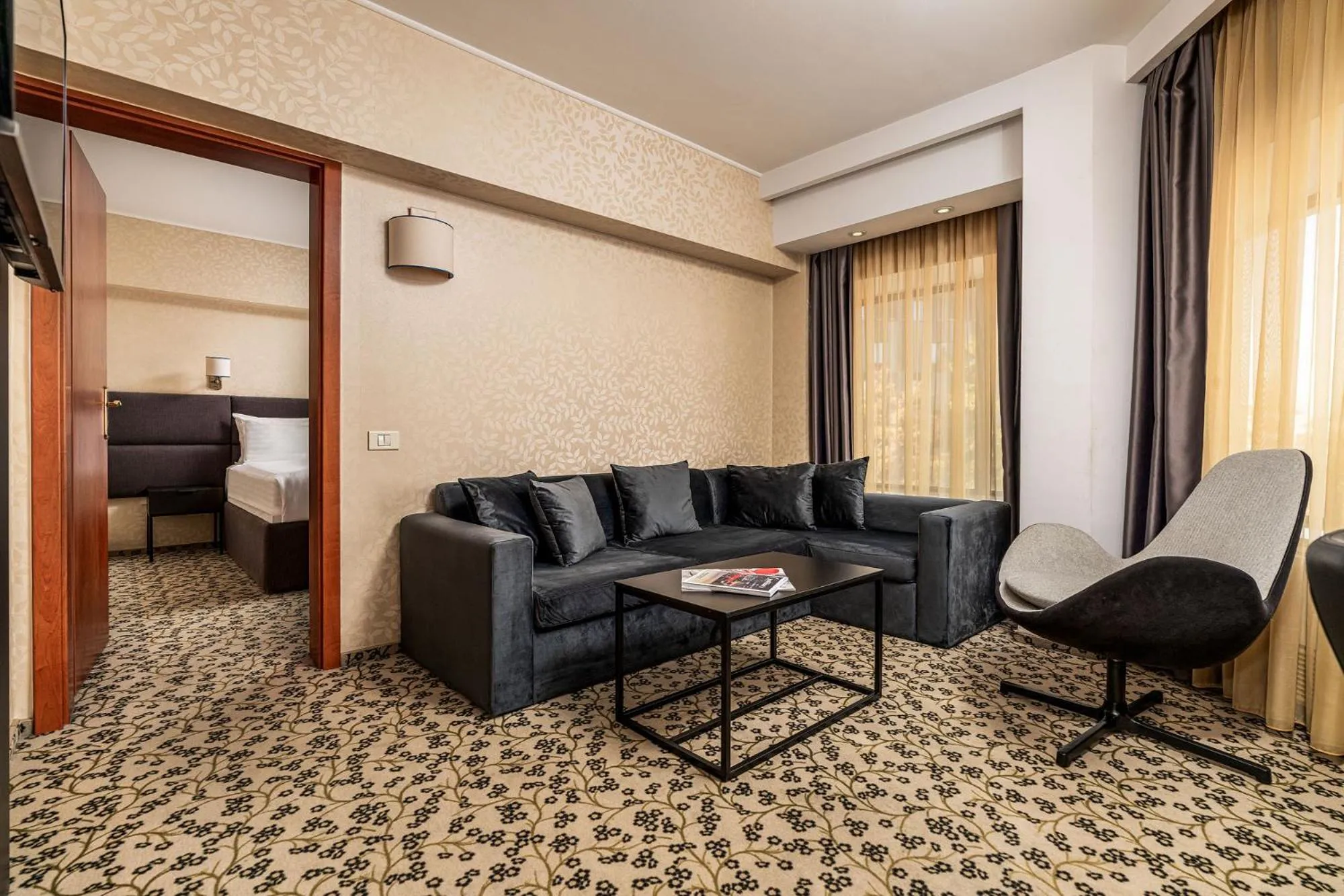 Living room in Crystal Palace Hotel