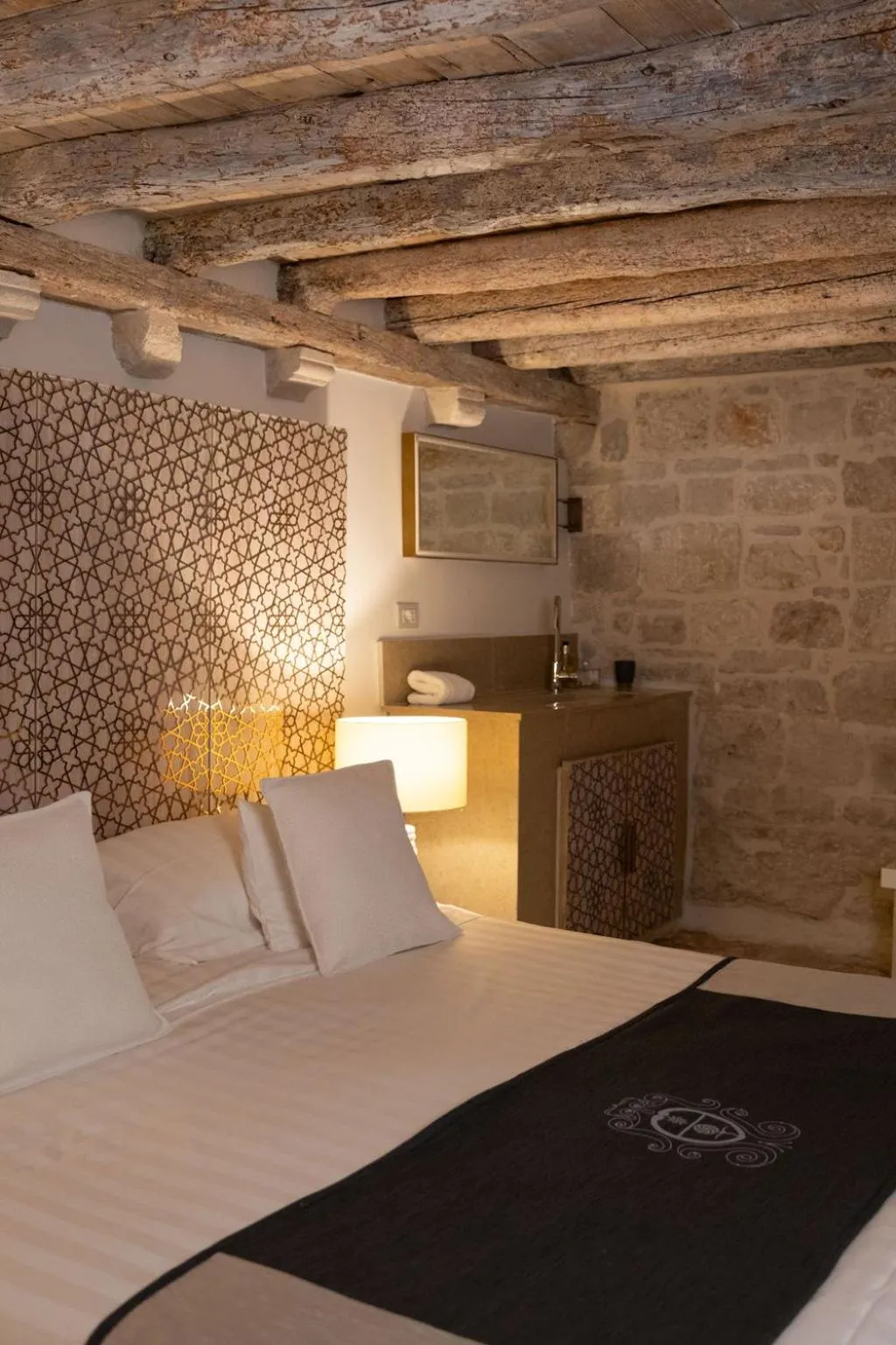 Bed in Lesic Dimitri Palace