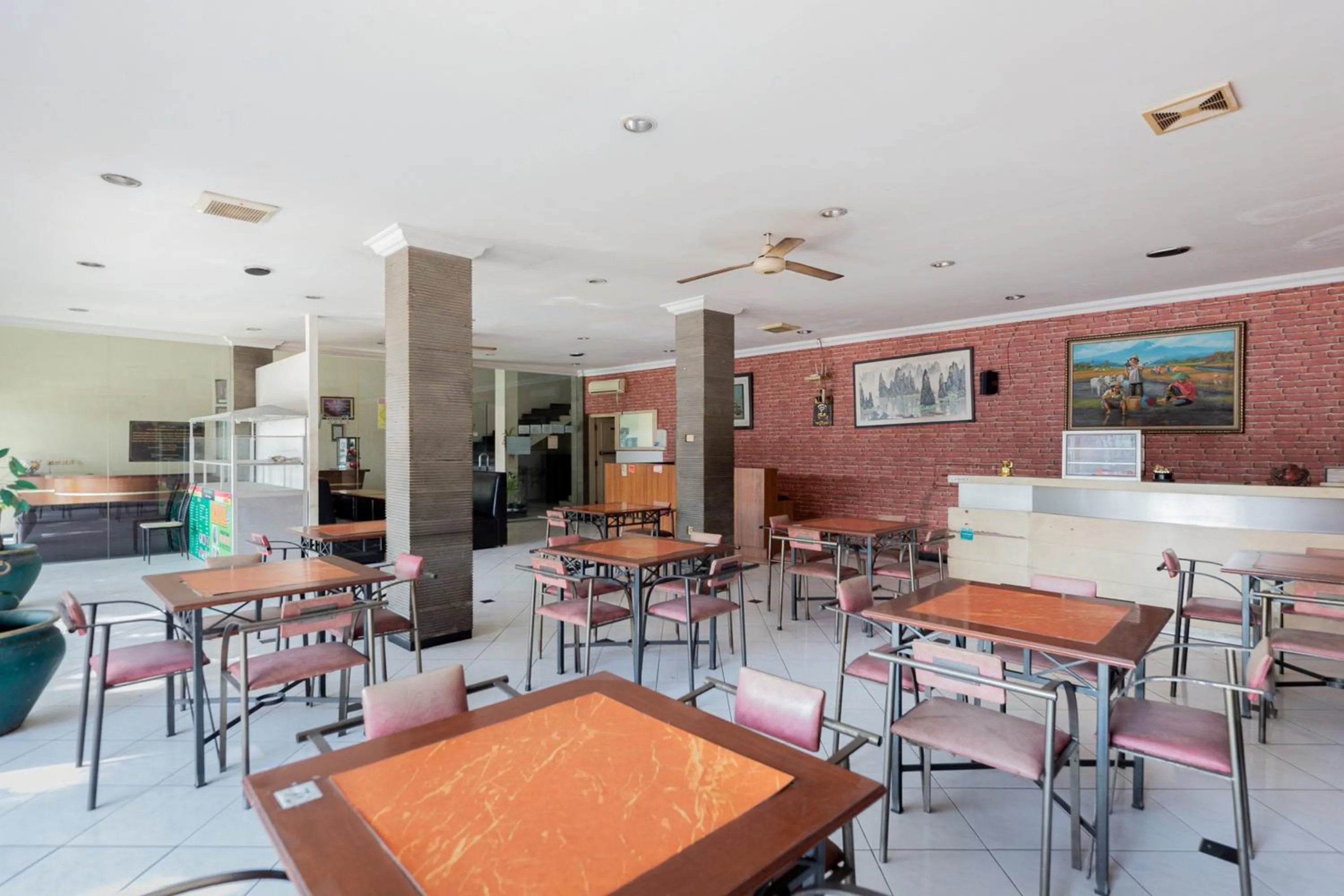 Property building in RedDoorz @ Urip Sumoharjo