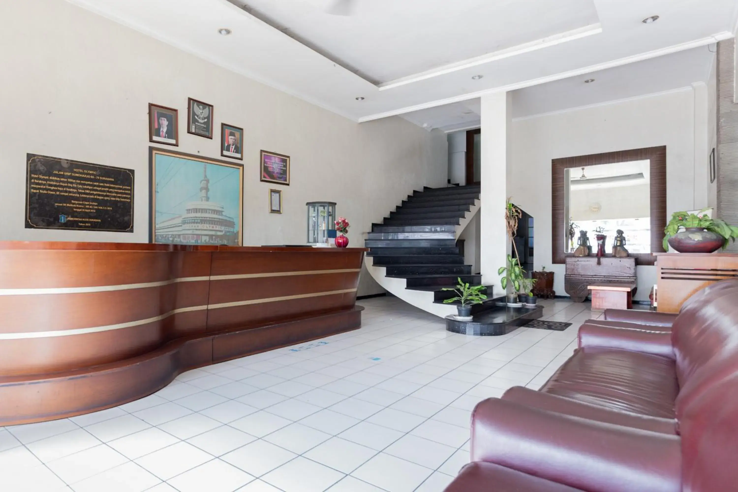 Lobby or reception in RedDoorz @ Urip Sumoharjo Lobby or reception in RedDoorz @ Urip Sumoharjo
